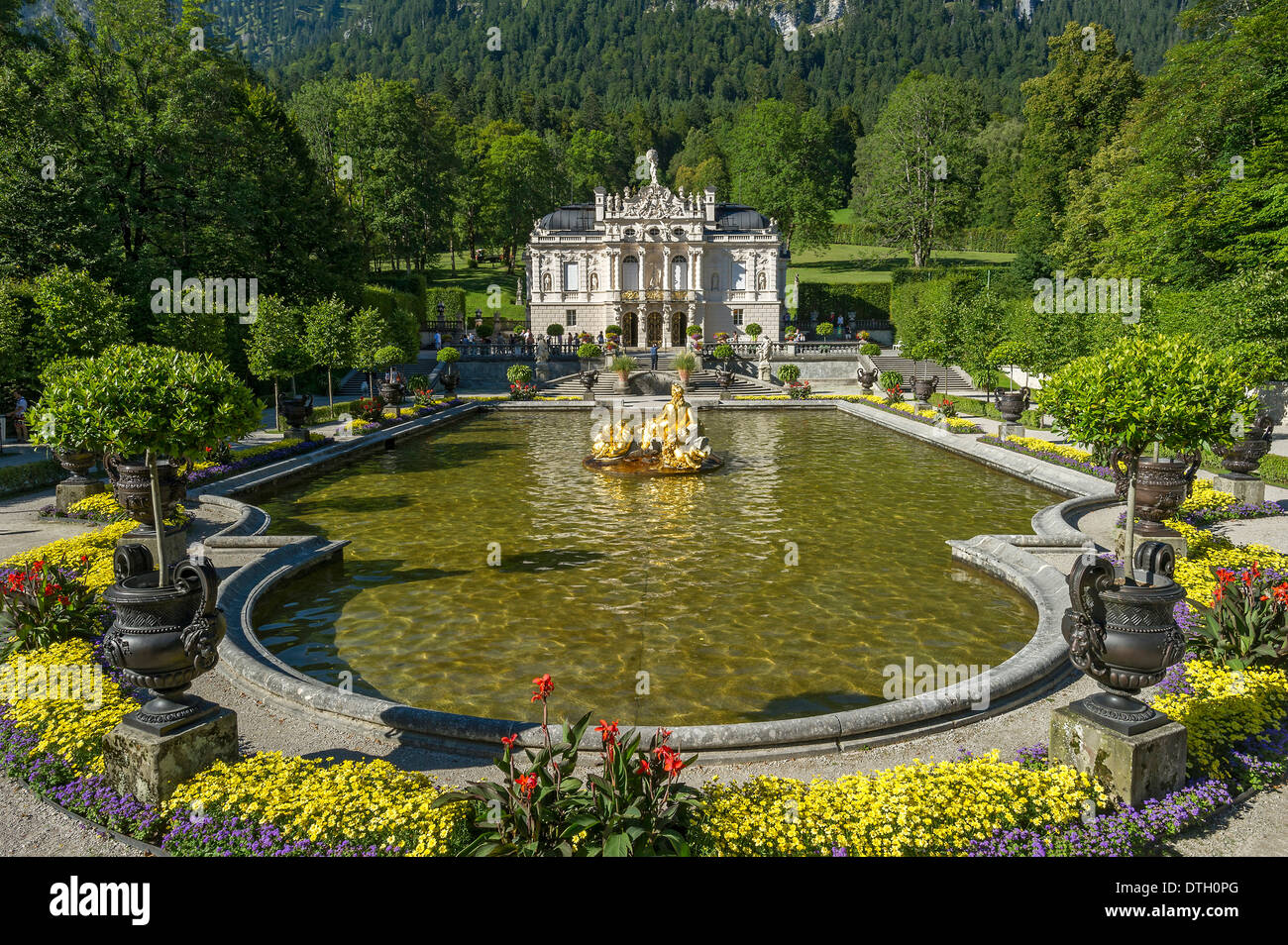 Water Parterre With The Flora Fountain Palace Gardens In Front Of