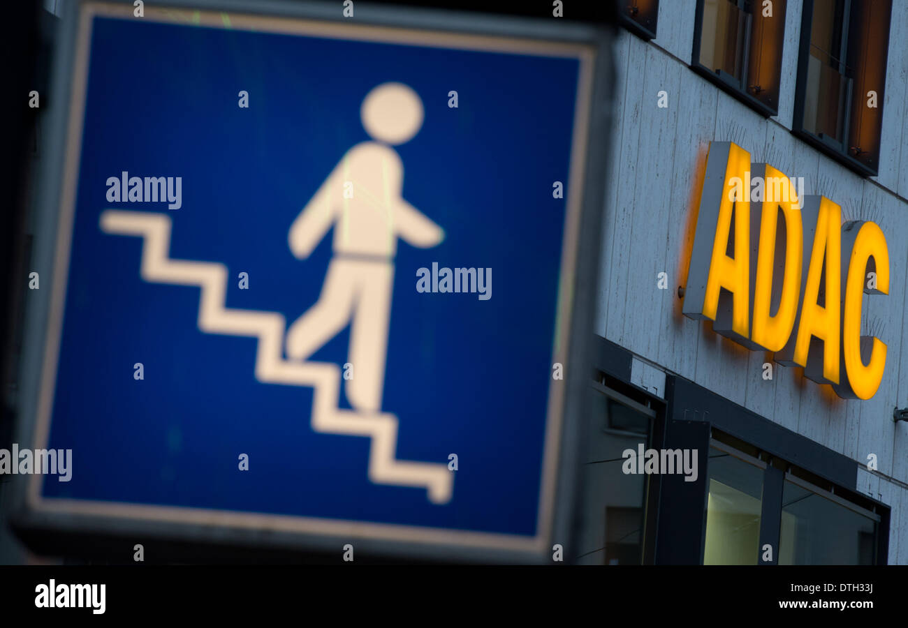 Munich, Germany. 17th Feb, 2014. A sign for an underpass is illuminated next to the logo of German automobile club ADAC (Allgemeiner Deutscher Automobil-Club e.V.) in Munich, Germany, 17 February 2014. Photo: Peter Kneffel/dpa/Alamy Live News Stock Photo