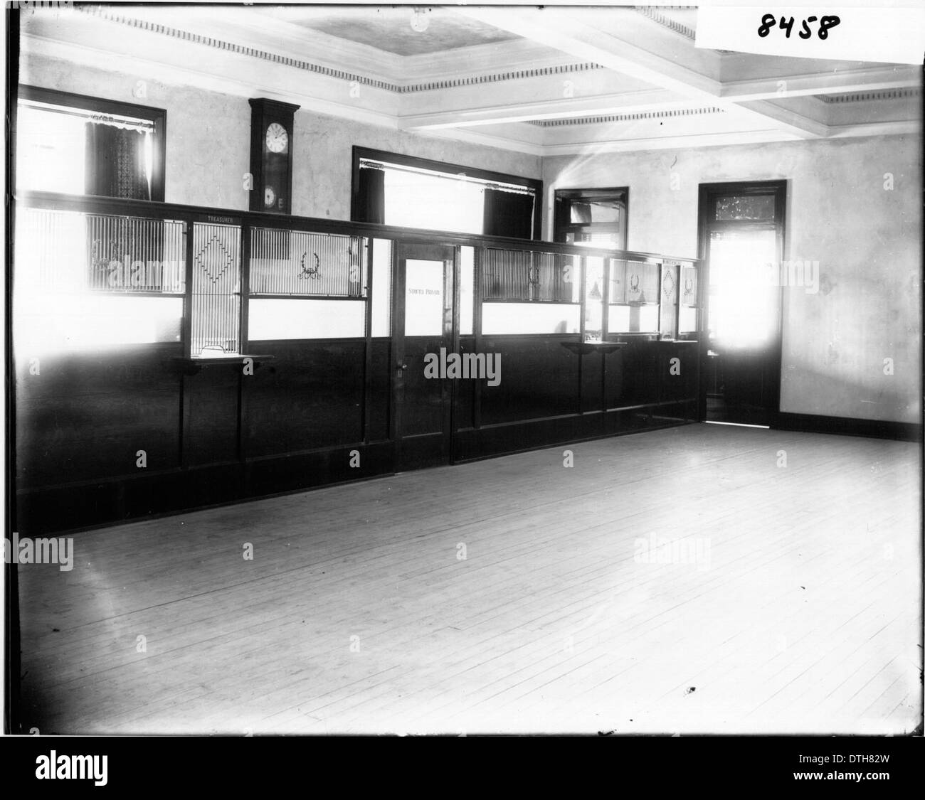 Cashiers Black and White Stock Photos & Images - Alamy