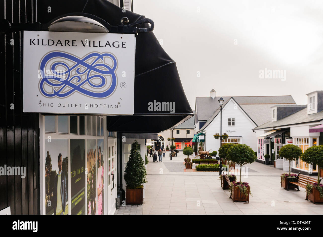 Outlet village hires stock photography and images Alamy