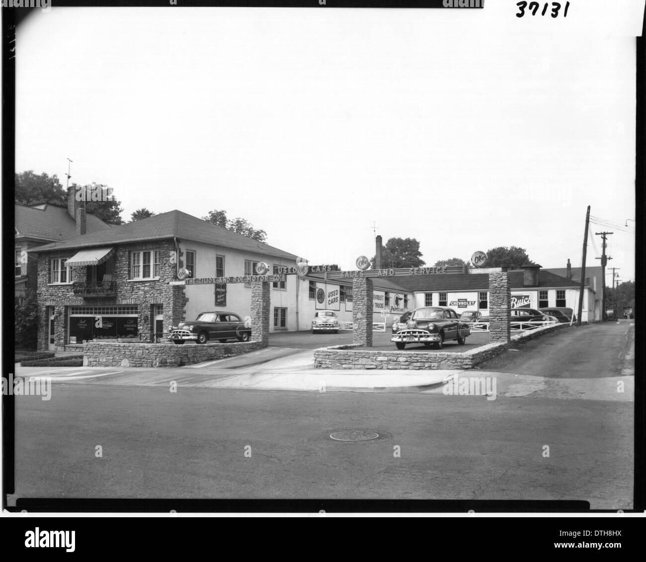 Ziliox and Roe Motor Company storefront and car lot 1950 Stock Photo