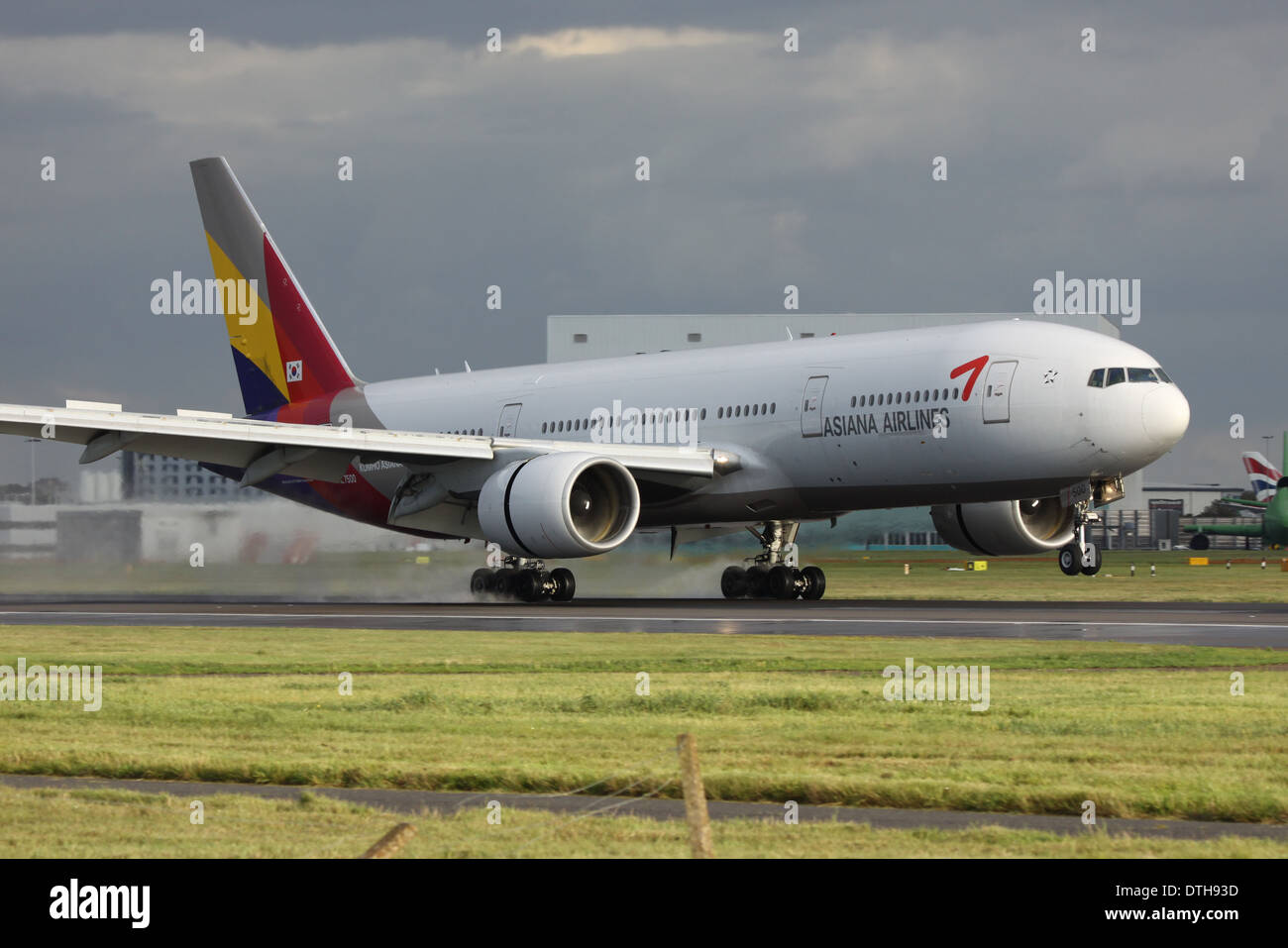 ASIANA AIRLINES 777-200ER アシアナ航空 ボーイング File:Asiana Airlines Boeing 777-200ER SYD Gilbert.jpg