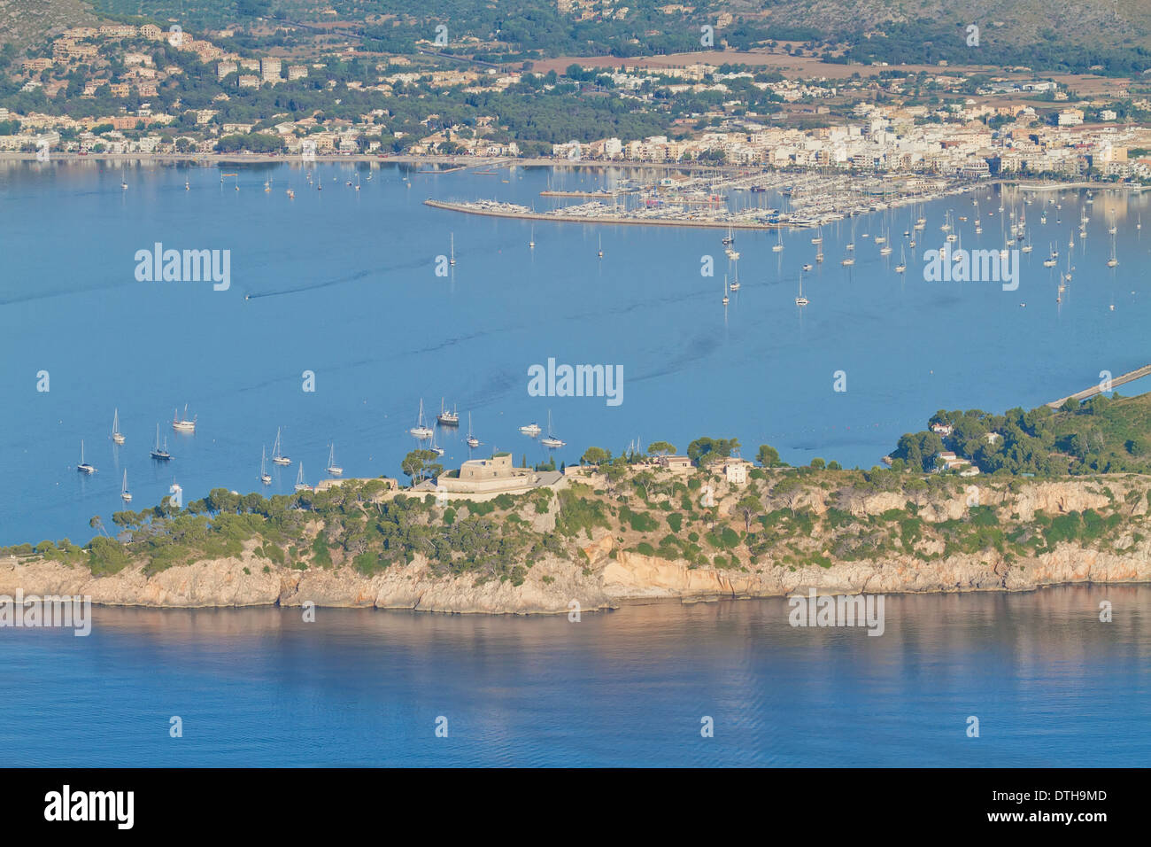 Morning Summer aerial view of Port de Pollensa resort and Punta de l'Avansada peninsula. Majorca, Balearic islands, Spain Stock Photo