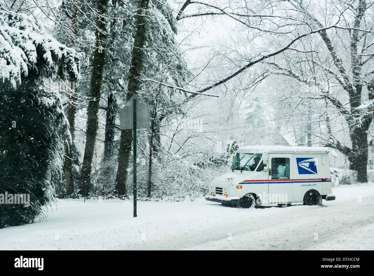 Mail delivery truck during a winter snow storm Stock Photo Alamy