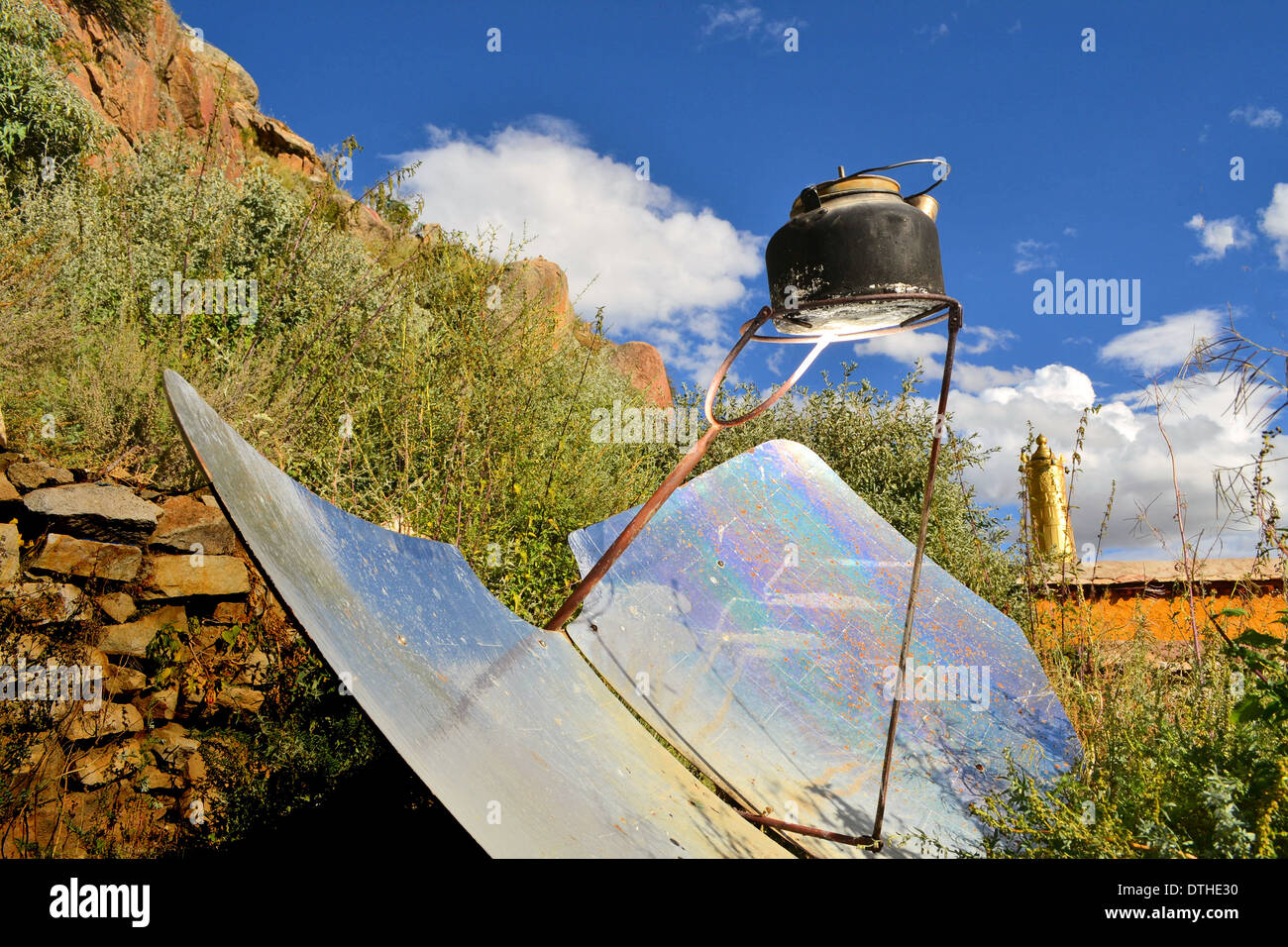 tea kettle boiling by solar parabolic reflector Stock Photo - Alamy