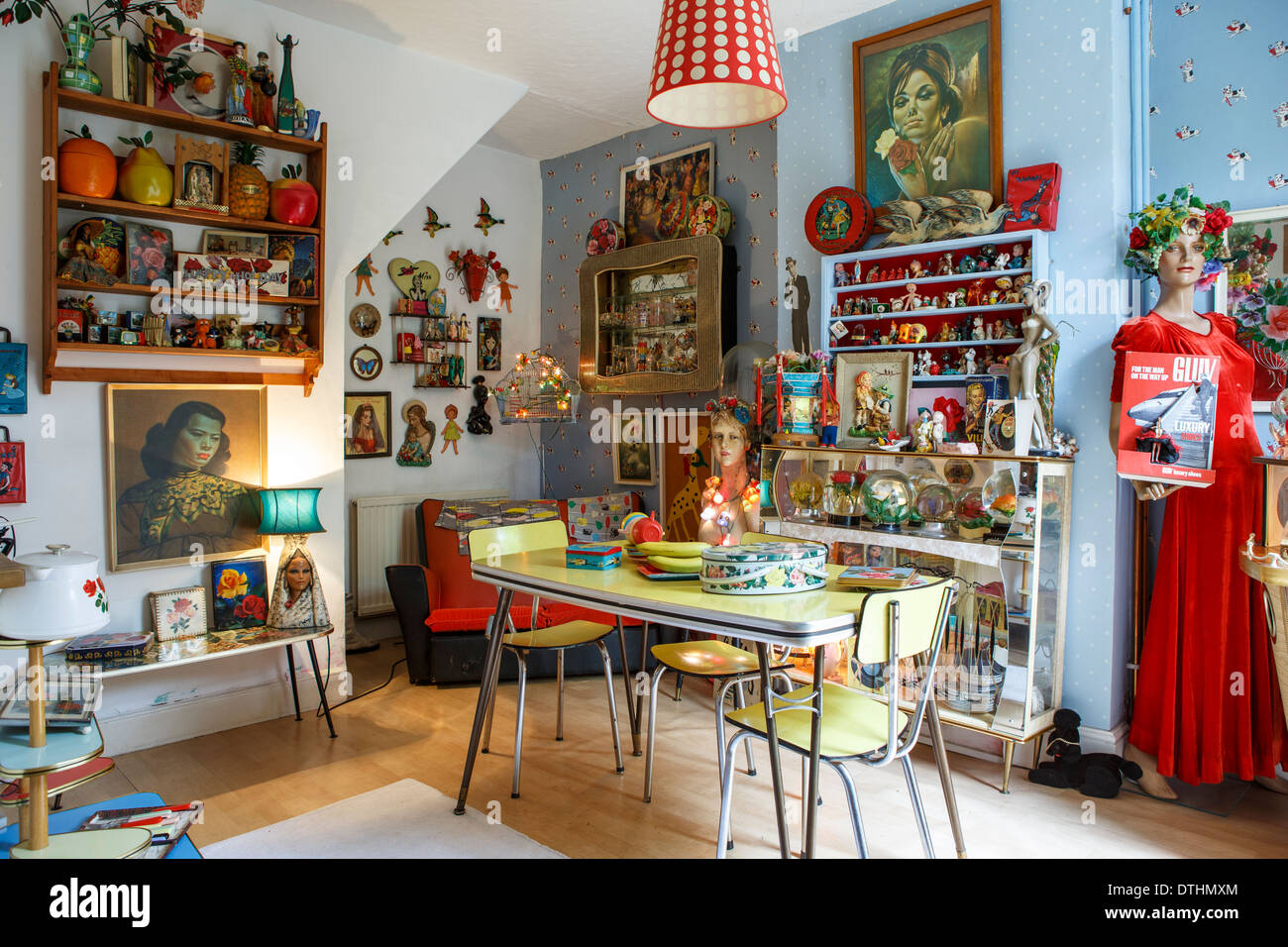 Kitsch interior hi-res stock photography and images - Alamy