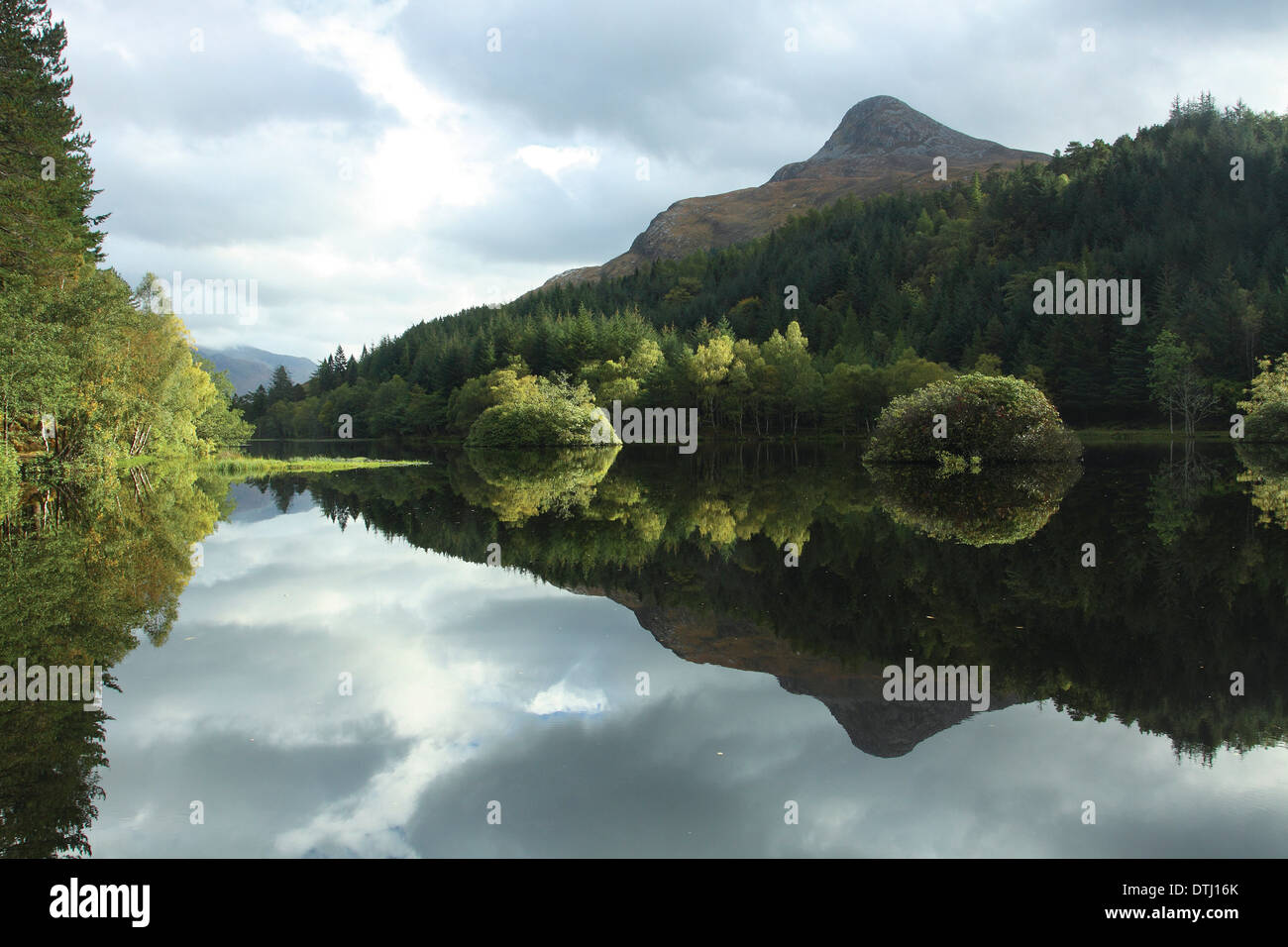 Sgorr na Ciche reflected in Glencoe Lochan, Glencoe, Highland Stock Photo