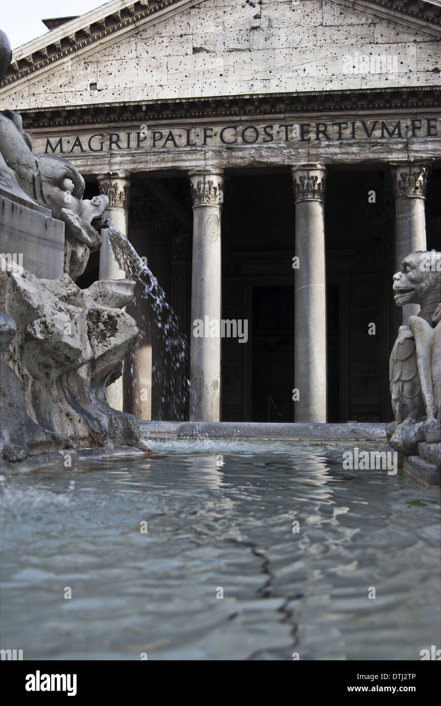 A famous monument of Rome: The Pantheon Stock Photo - Alamy