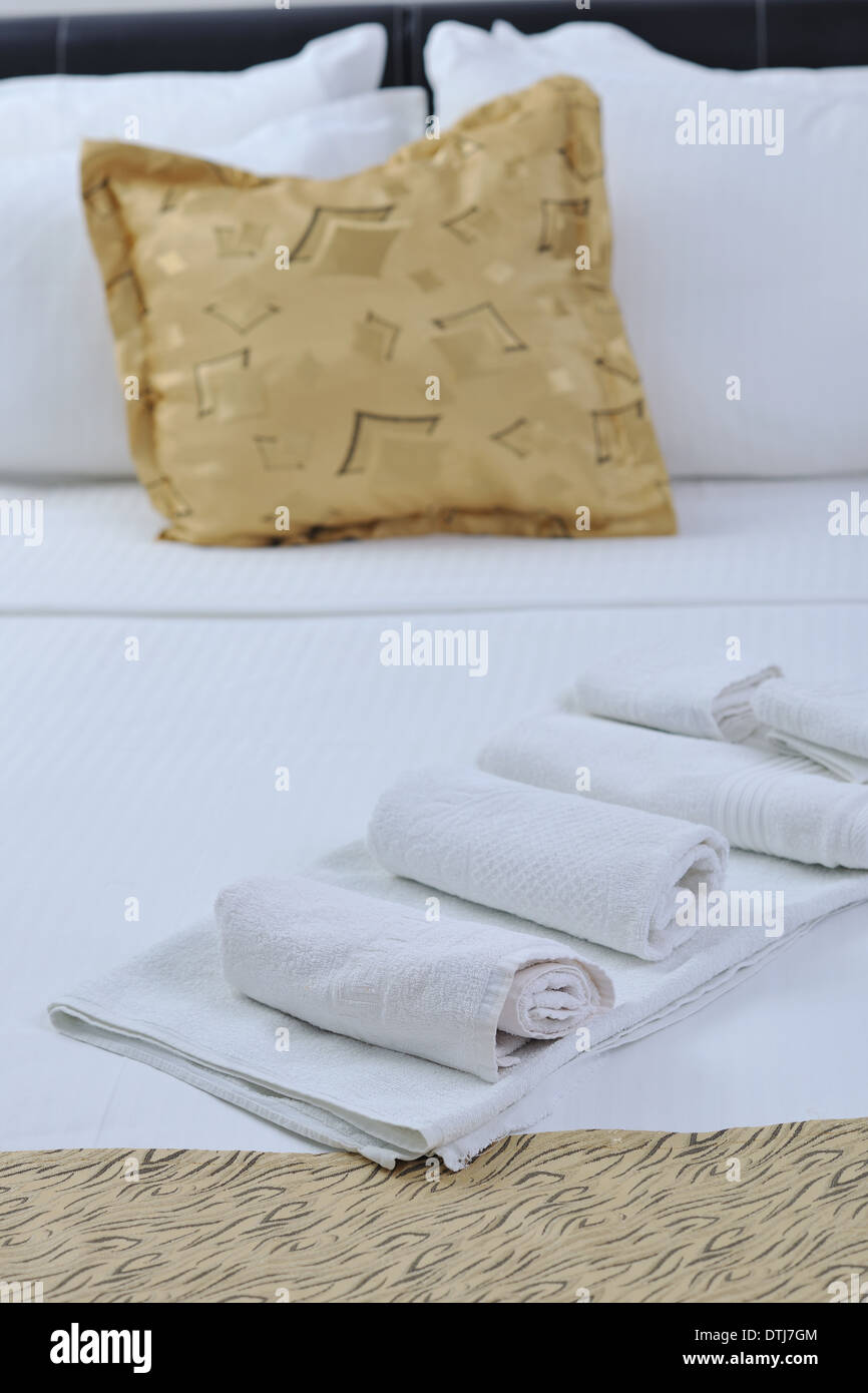 towels in hotel room Stock Photo Alamy