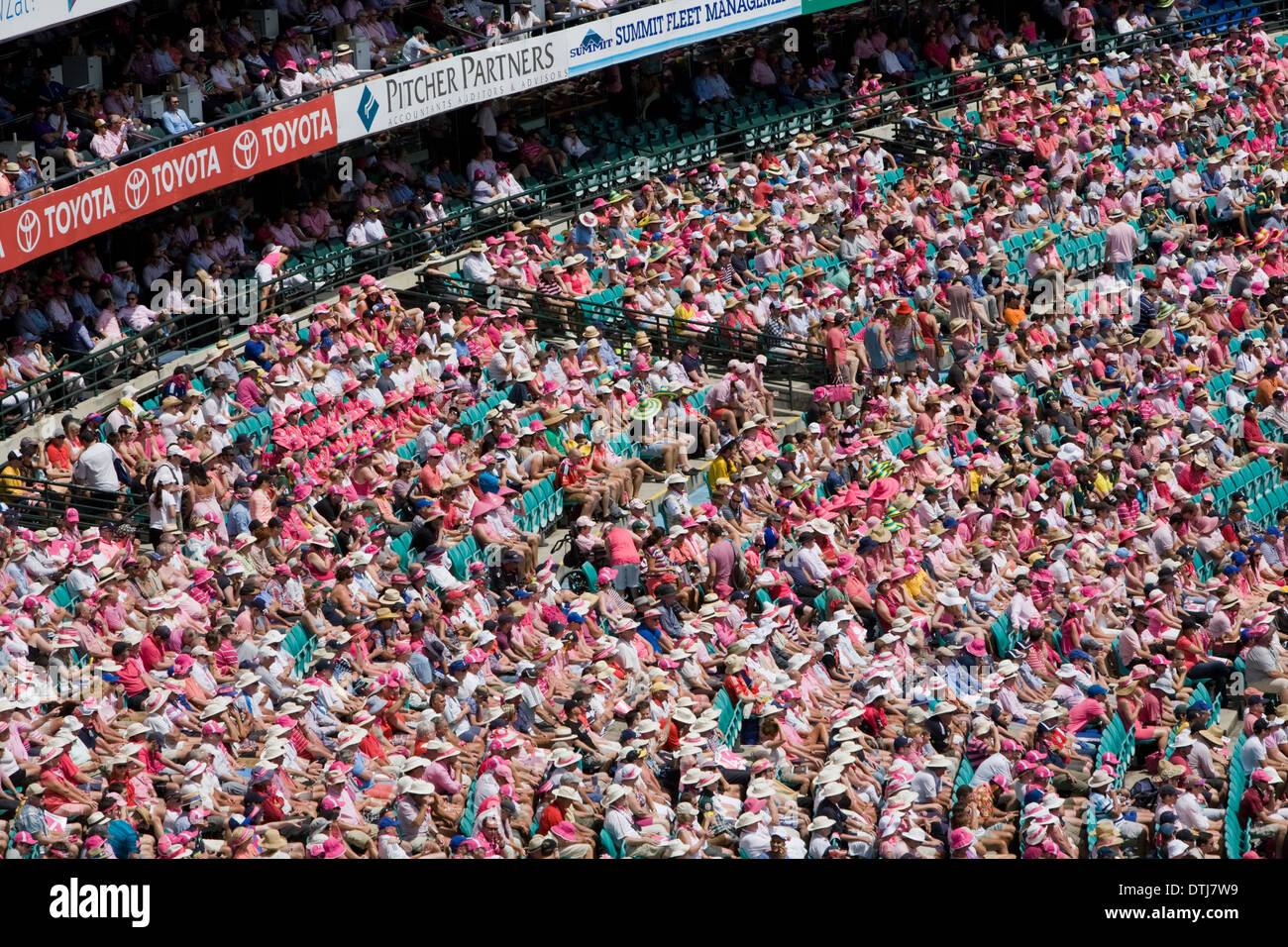 Glenn mcgrath foundation hires stock photography and images Alamy
