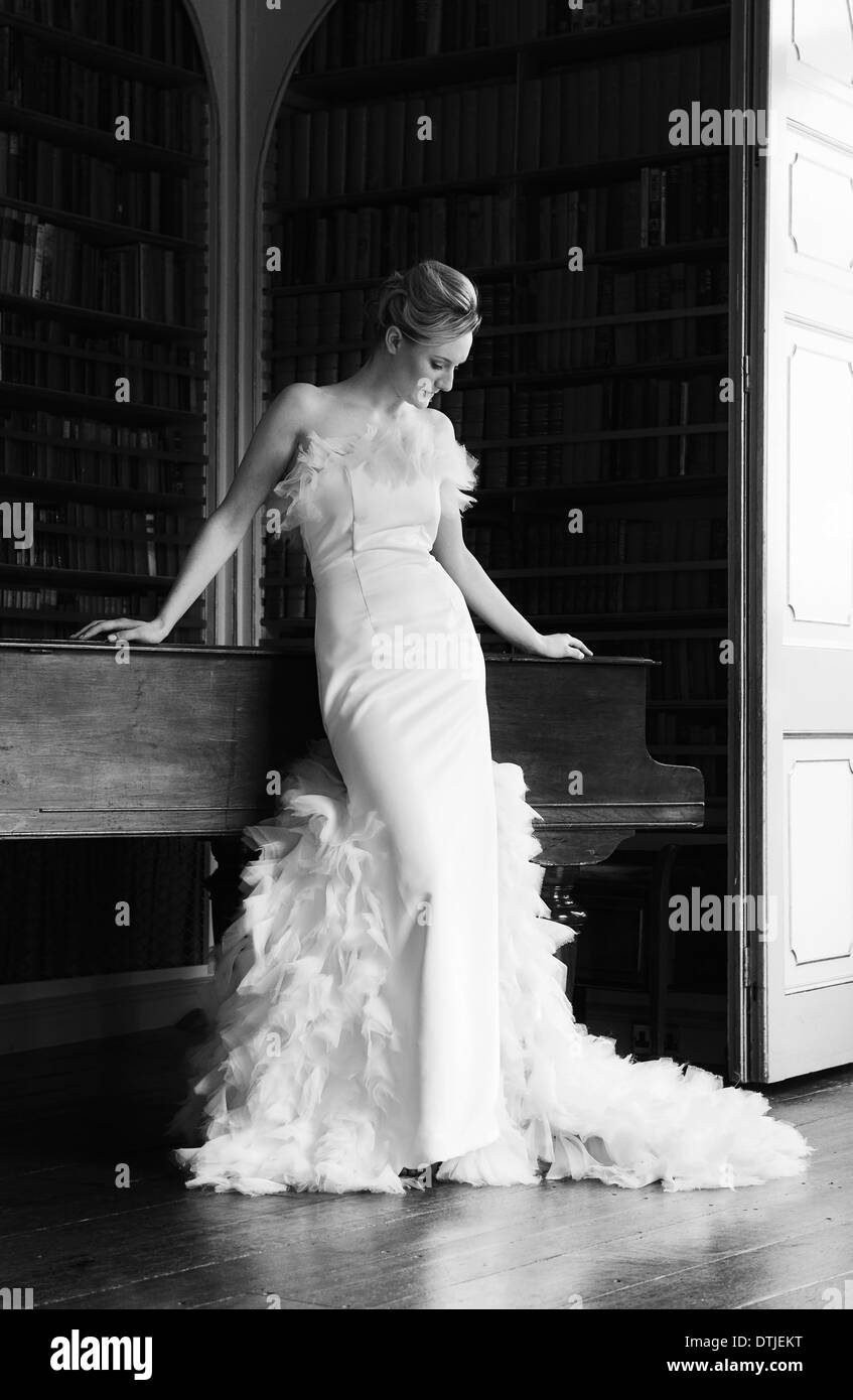 GRAND ENTRANCE WOVEN FULL SKIRT