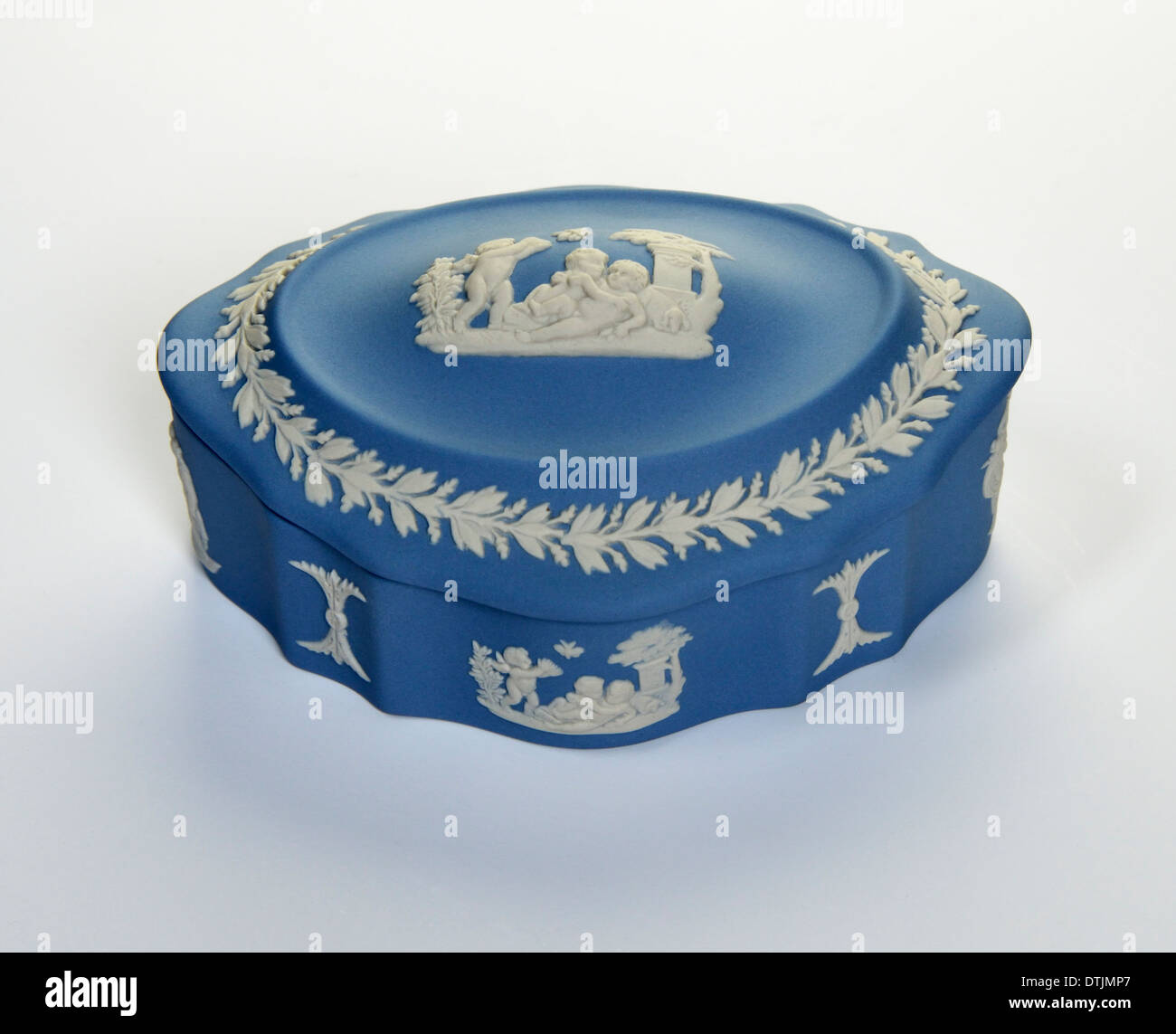 Wedgwood blue hi-res stock photography and images - Alamy