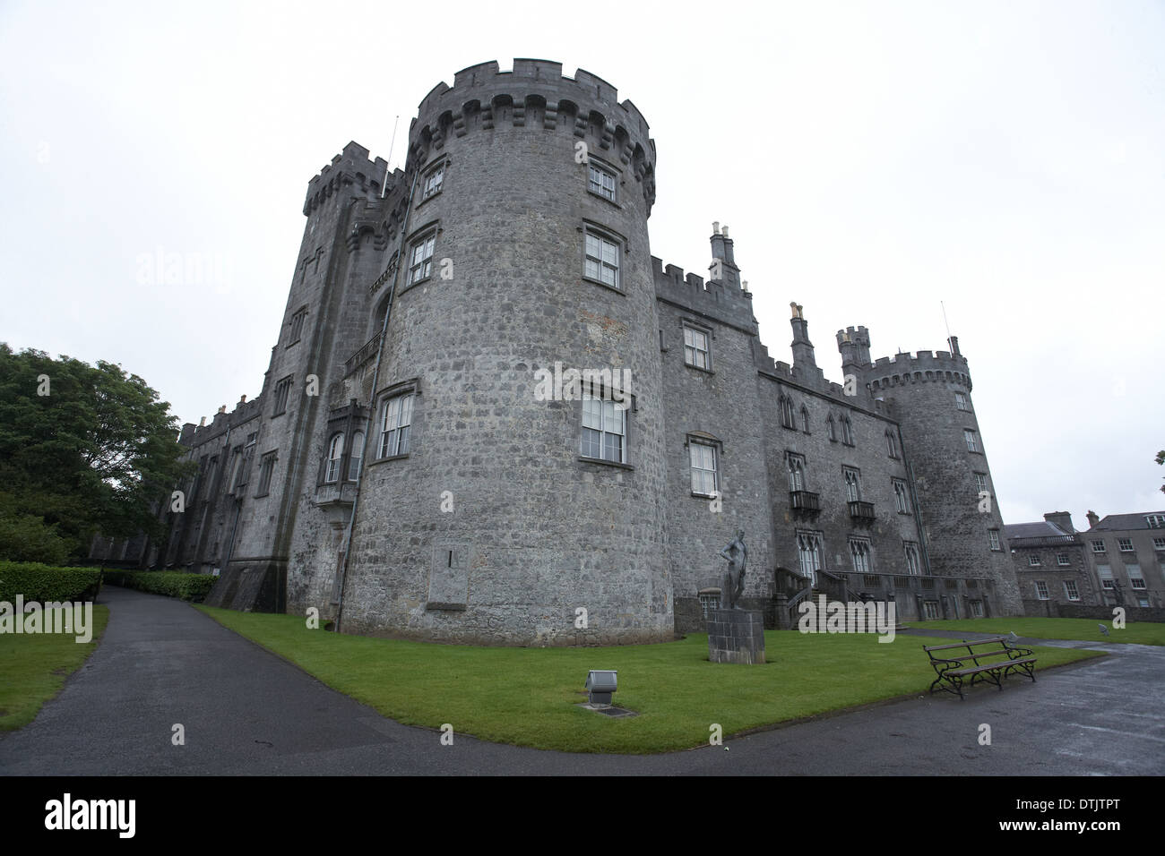 Outside kilkenny castle hi-res stock photography and images - Alamy