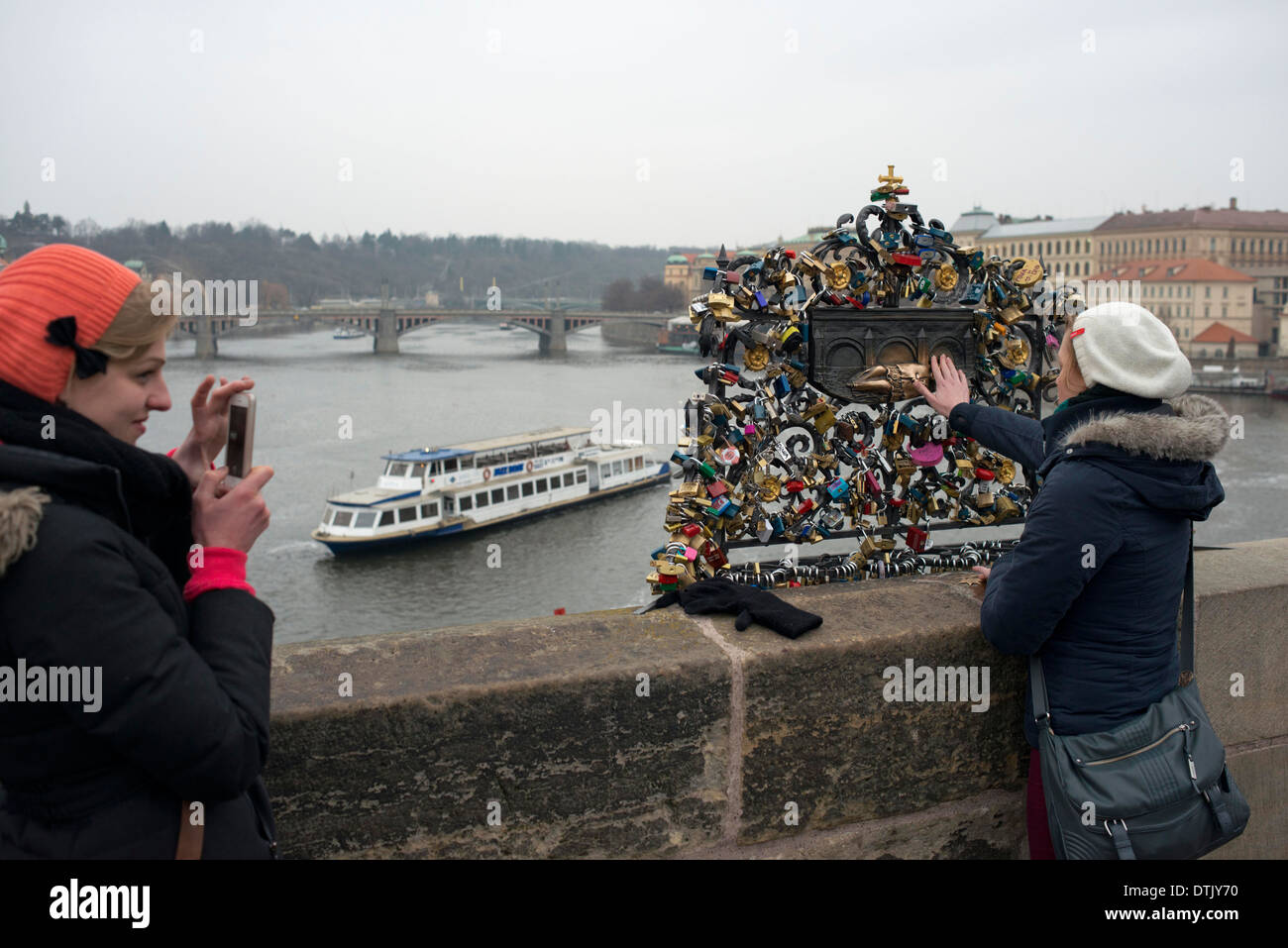 Padlocks on the Charles Bridge . The idea , inspired by the protagonists of the novel I have wanted you , by Federico Moccia Stock Photo