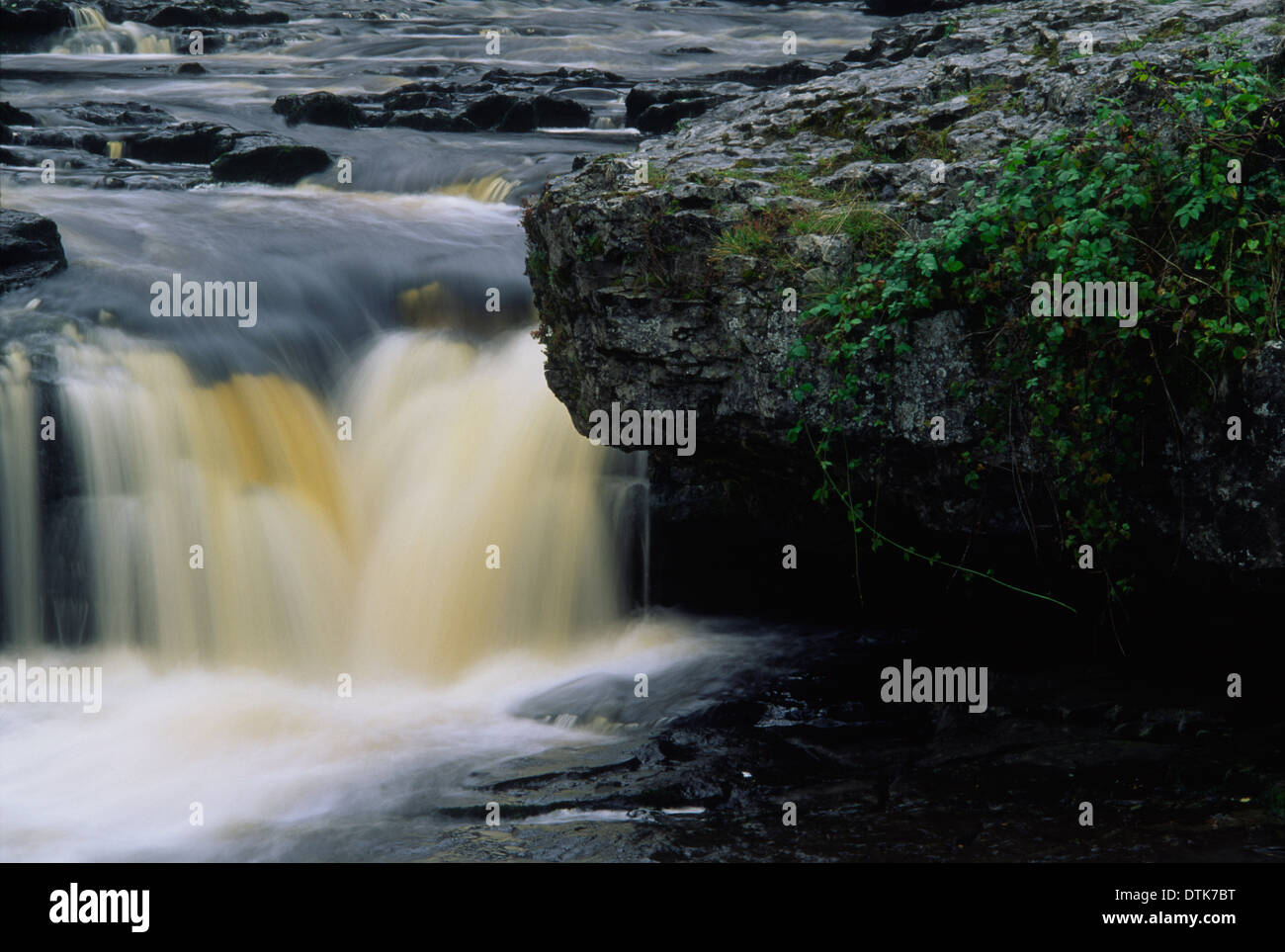 Small waterfall shot slow hi-res stock photography and images - Alamy