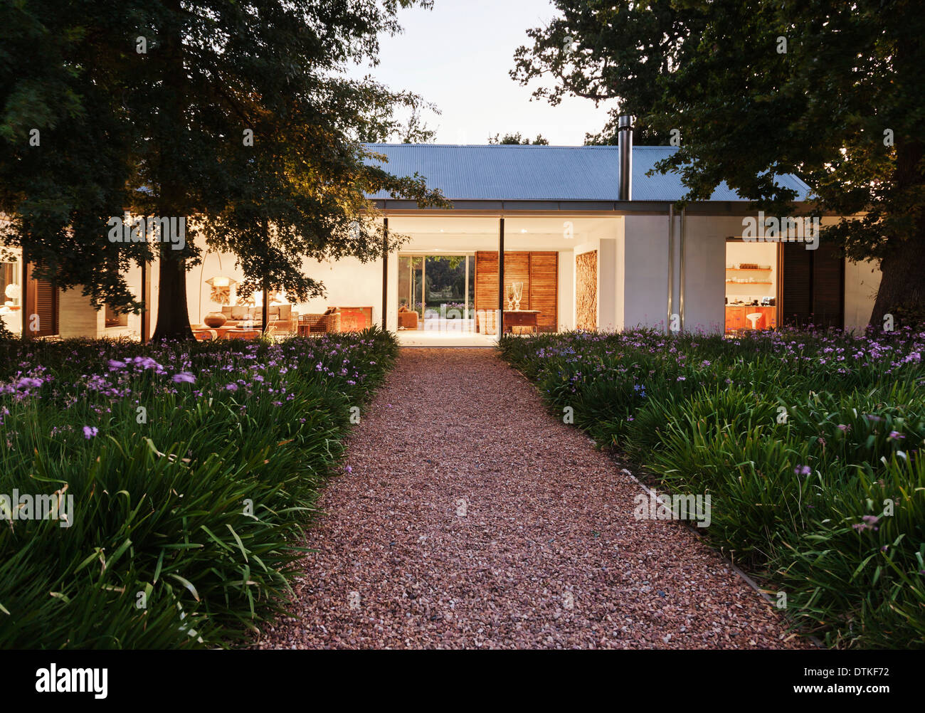 Gravel walkway leading to modern house Stock Photo - Alamy