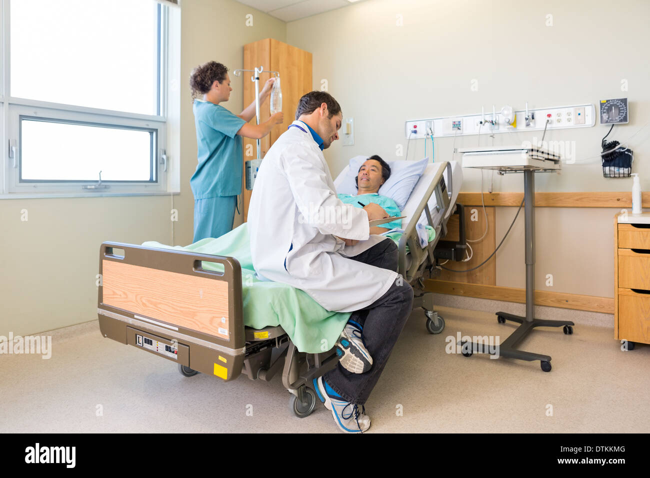 Hospital bed chart hi-res stock photography and images - Alamy