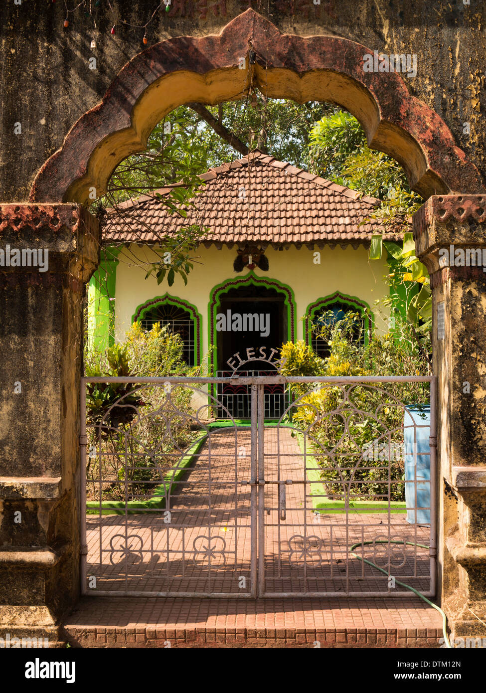 India, Goa, Chapora, Fiesta, green painted bungalow with mughal style archways Stock Photo