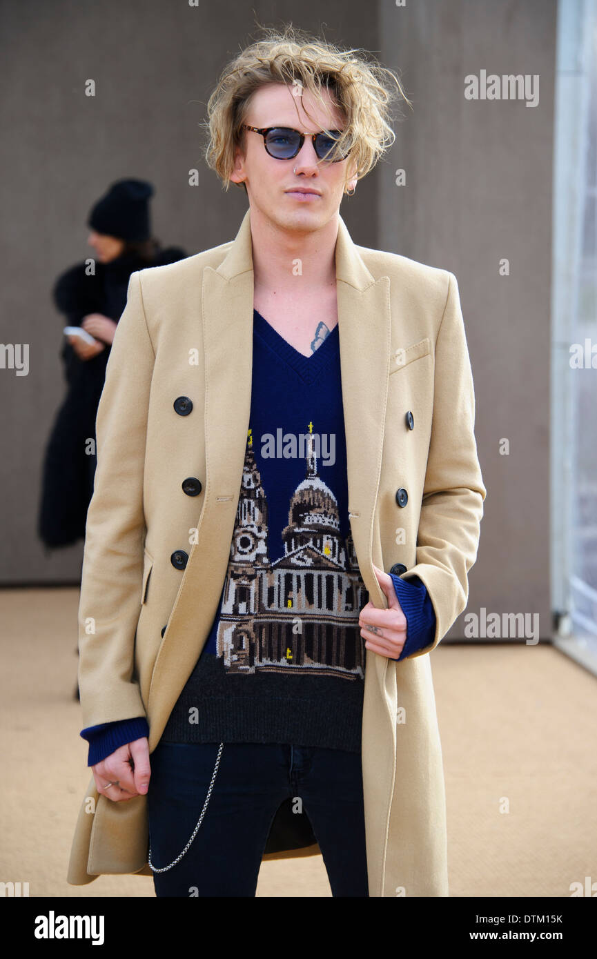Jamie Campbell Bower arrives for the Burberry Prorsum Womenswear collection  Stock Photo - Alamy