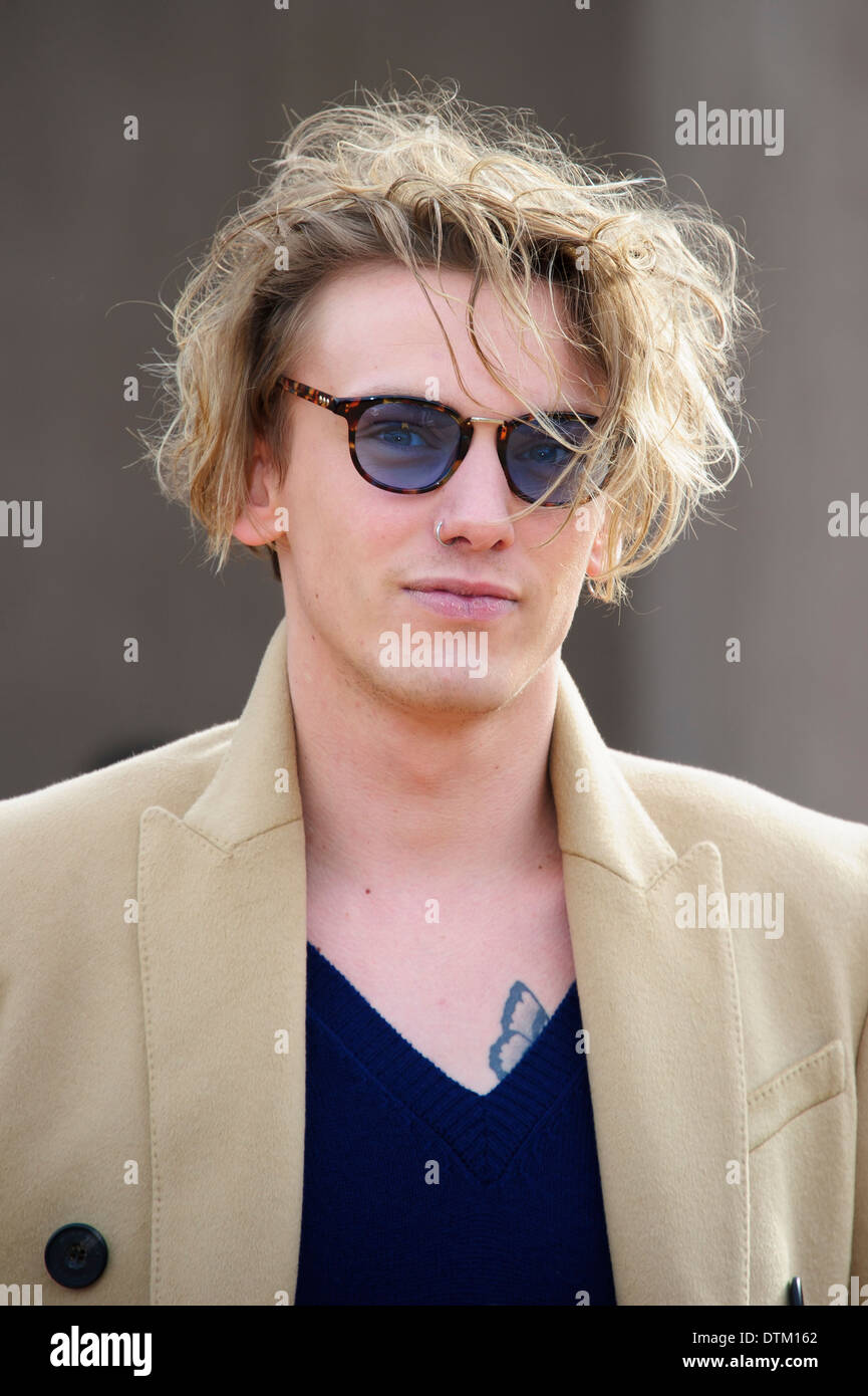 Jamie Campbell Bower arrives for the Burberry Prorsum Womenswear collection  Stock Photo - Alamy