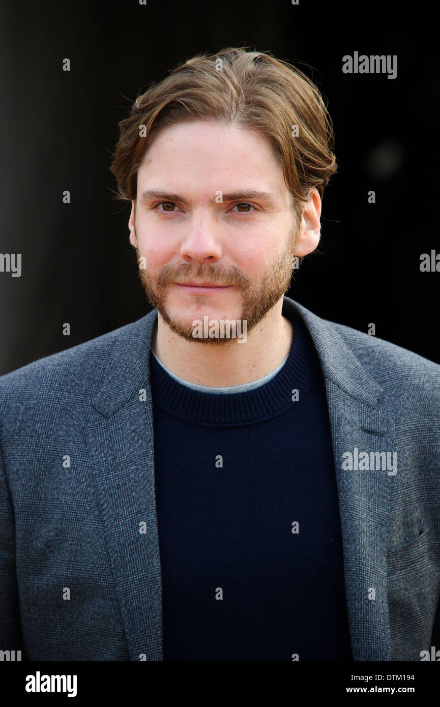 Daniel Bruhl arrives for the Burberry Prorsum Womenswear collection. Stock Photo
