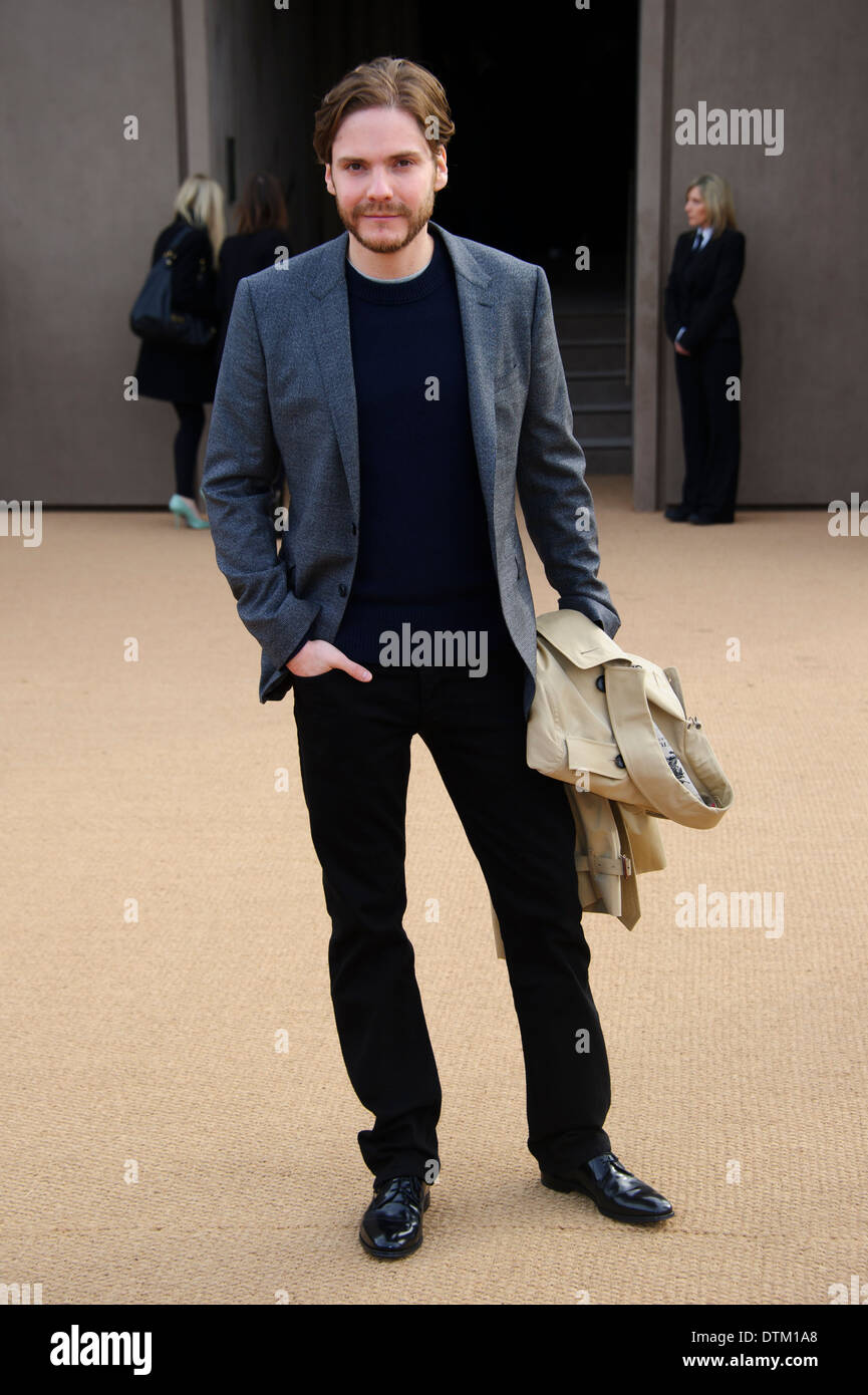 Daniel Bruhl arrives for the Burberry Prorsum Womenswear collection. Stock Photo
