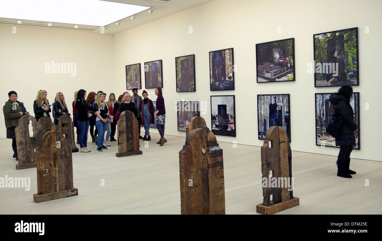 Painting Class Art Gallery High Resolution Stock Photography and Images ...