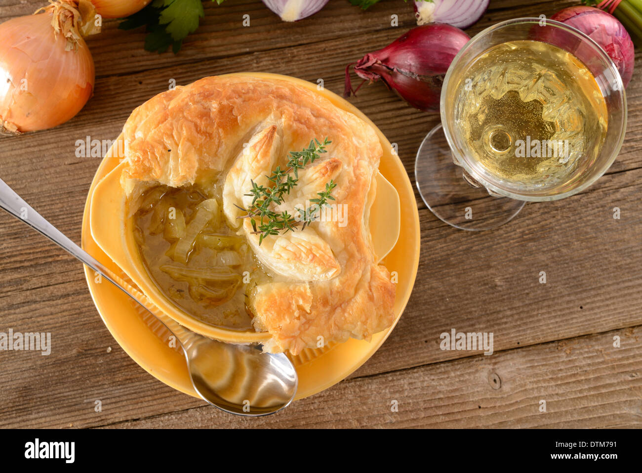 French onion soup paris hi-res stock photography and images - Alamy