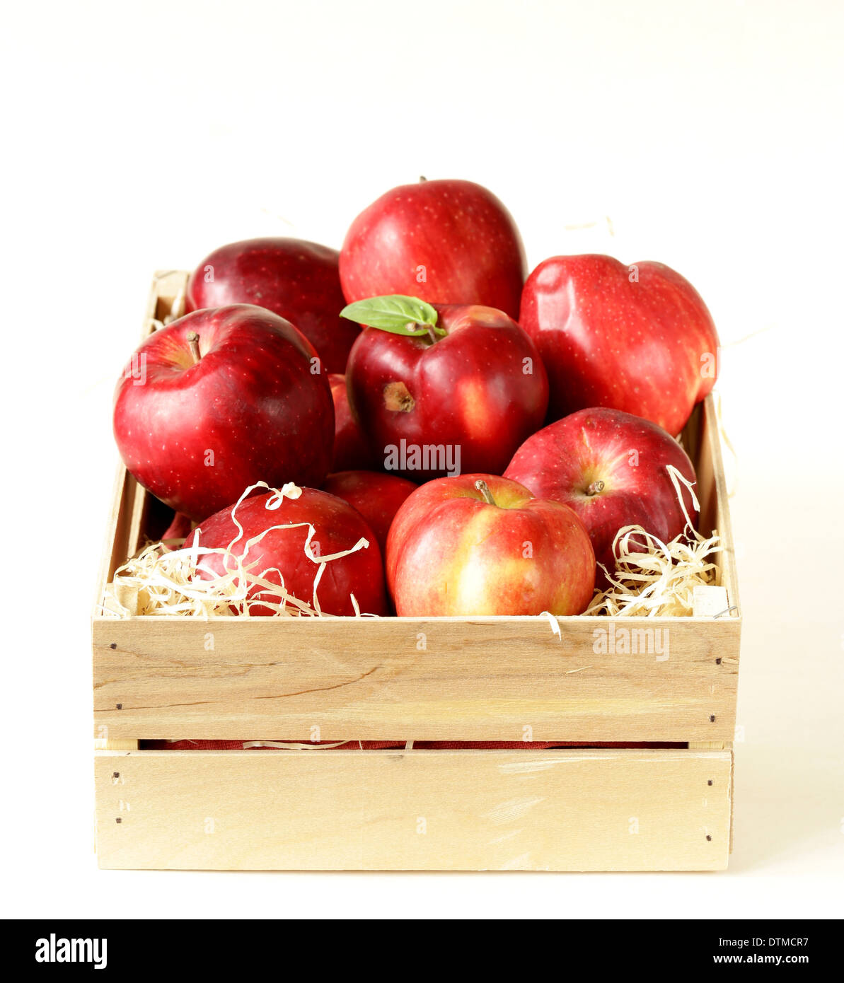 fresh ripe organic red apples in a wooden box Stock Photo - Alamy