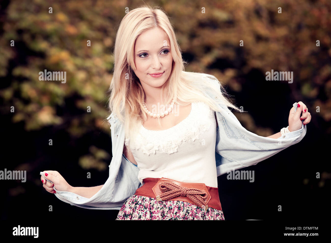 Outdoor portrait of a beautiful young girl in the park and posing Stock ...