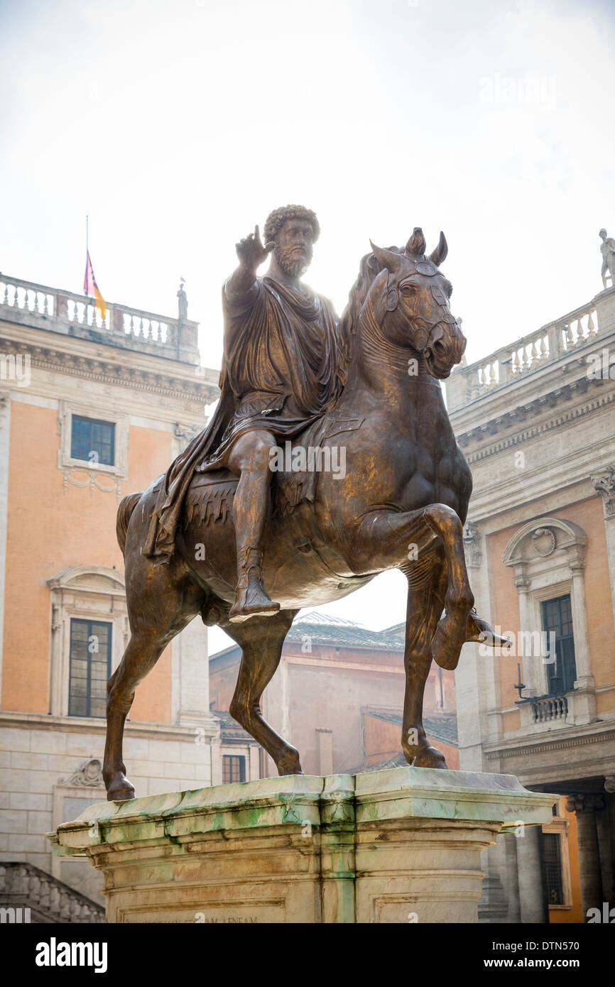 Marco Aurelio a cavallo (recto); Studio di un antico vaso (verso), anonimo,  tedesco del XVII secolo Foto stock - Alamy