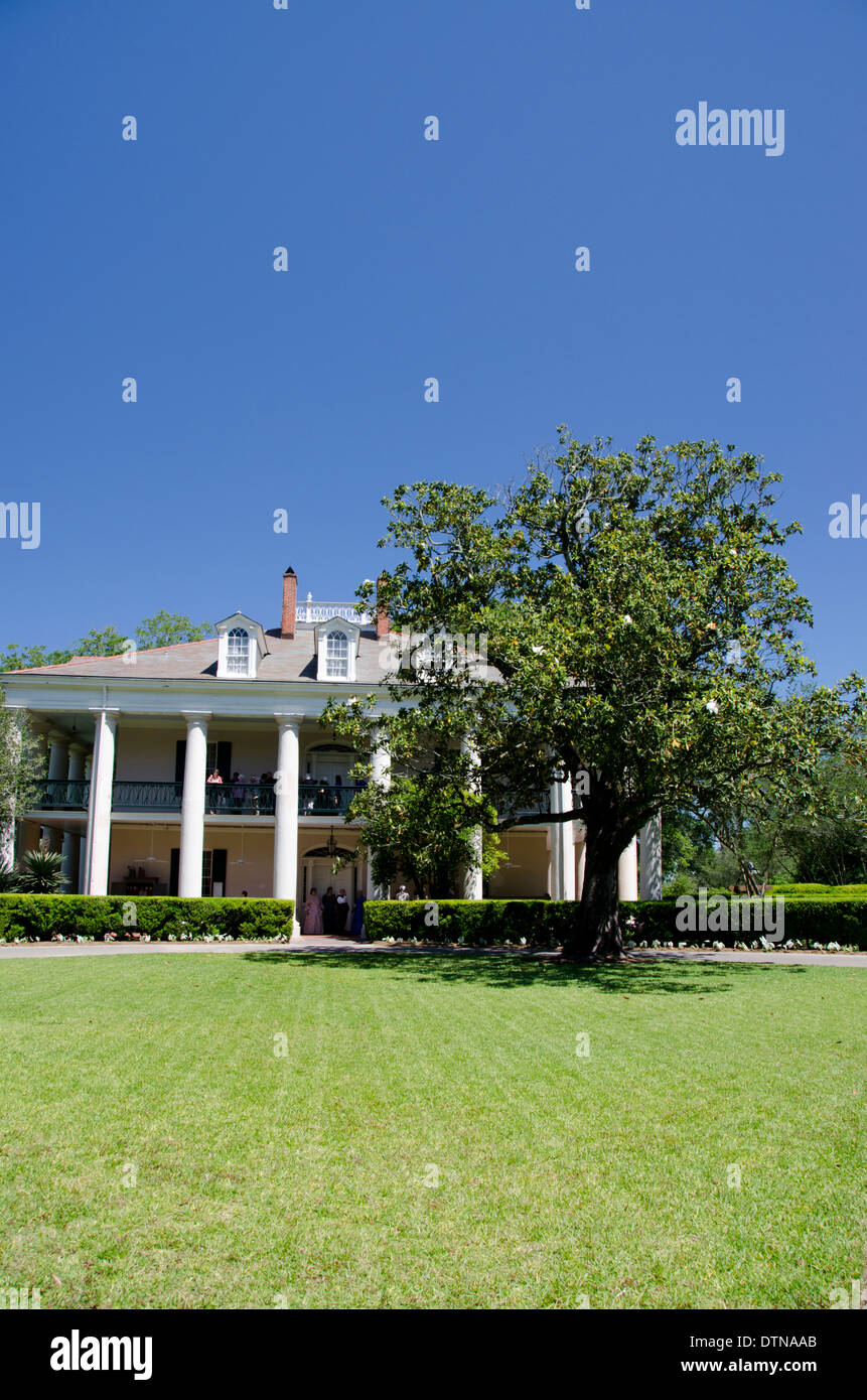 LA, New Orleans, Vacherie. Oak Alley Plantation, 19th century Greek Revival architecture. National Historic Landmark, circa 1837 Stock Photo