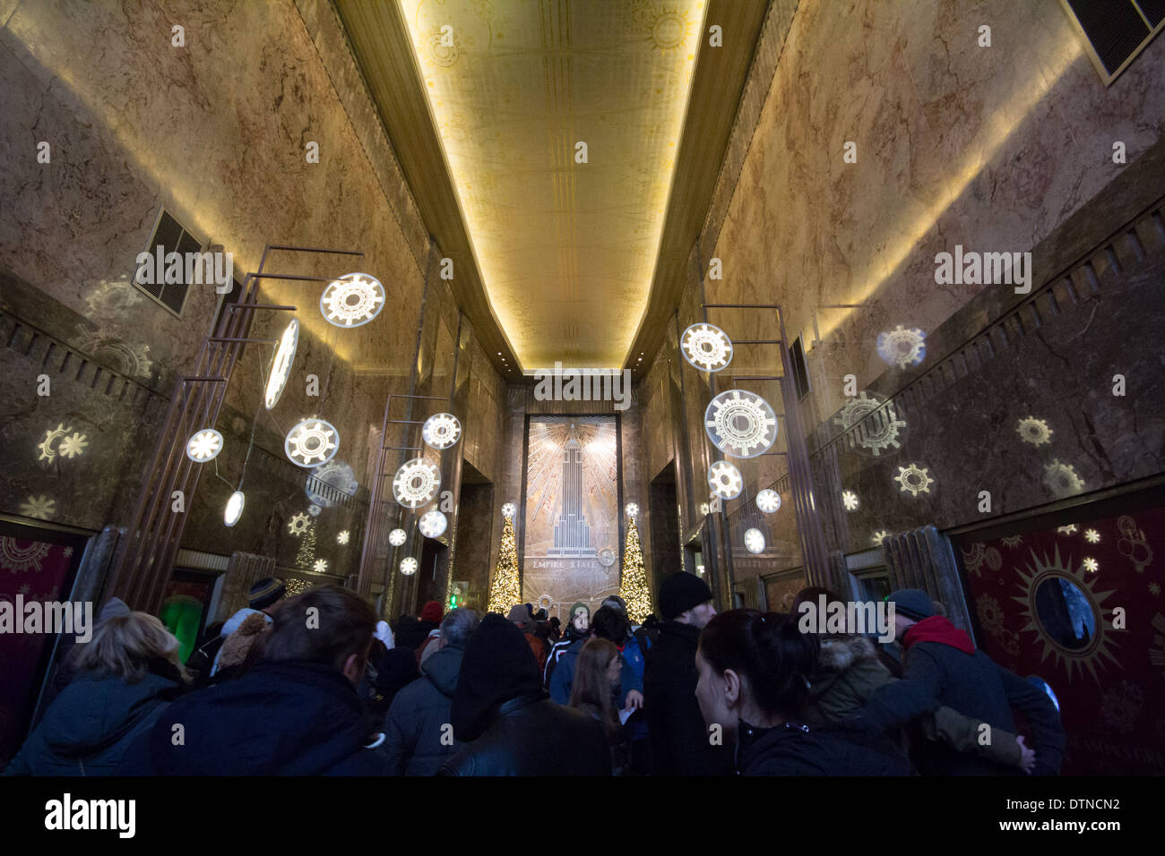 Empire state building entrance lineup - Stock Image