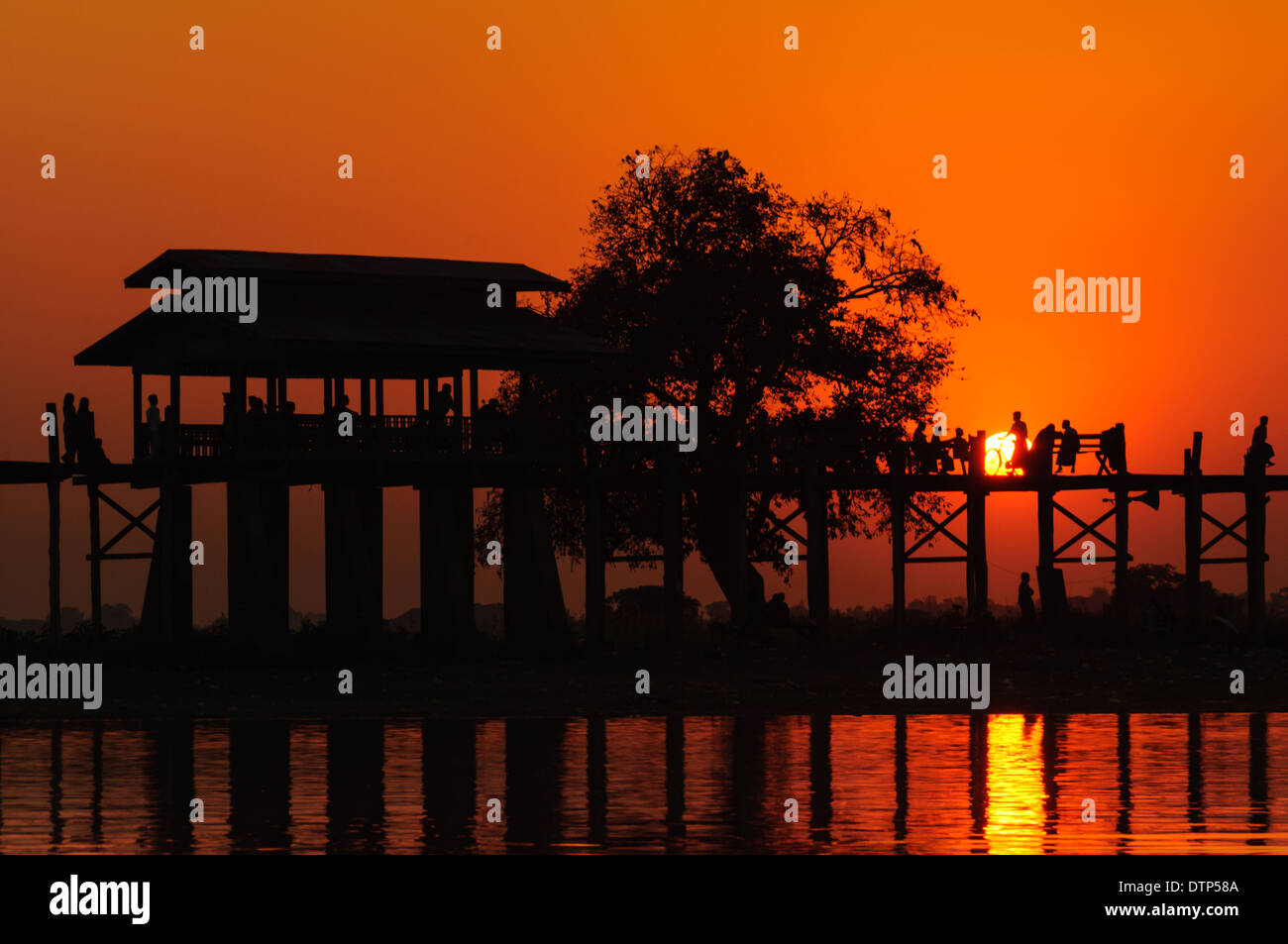 Sunset at U Bein's bridge, Amarapura Stock Photo - Alamy