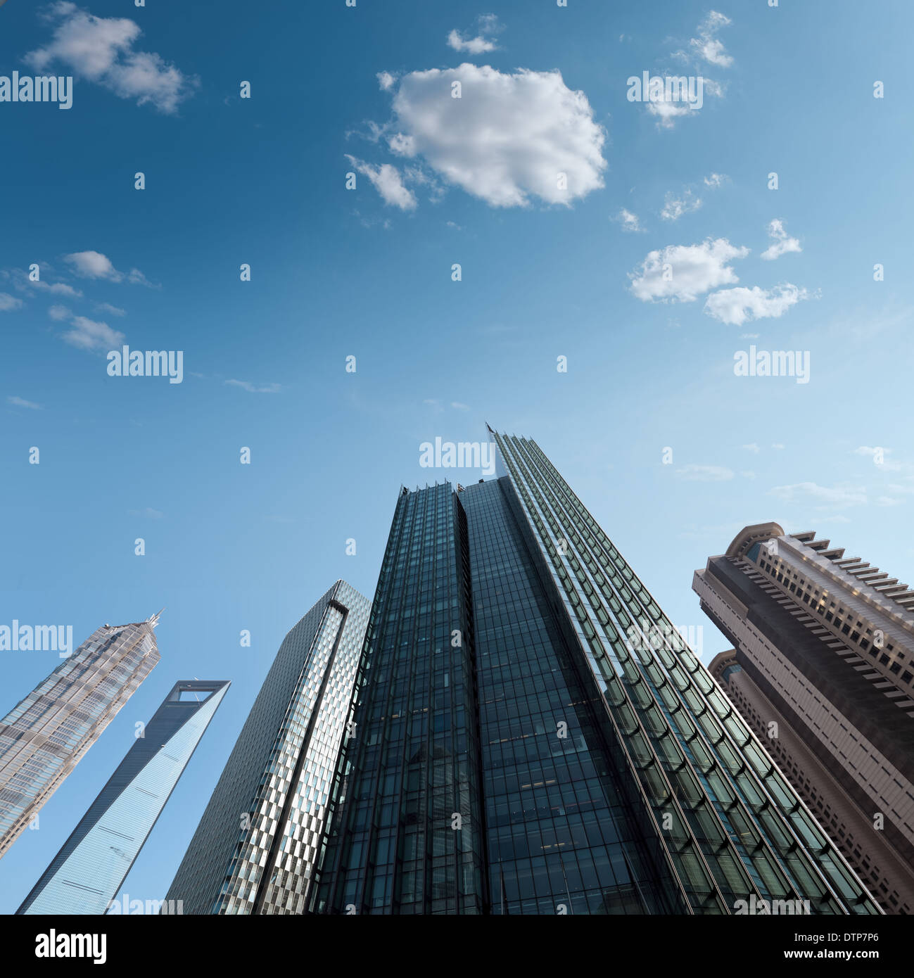 Construction a modern skyscrapers hi-res stock photography and images ...