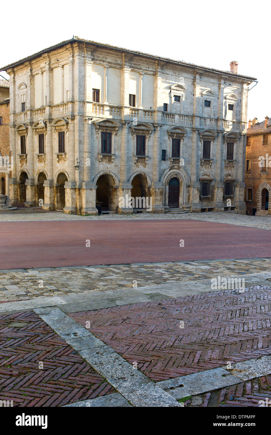 The Palazzo Nobili-Tarugi in the Piazza Grande, Montepulciano, Tuscany,  Italy Stock Photo - Alamy
