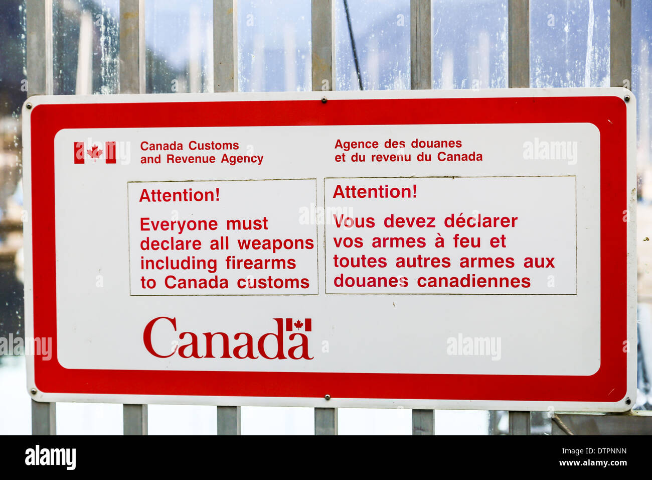 Government of Canada Sign Stating that all Weapons and Firearms Must be Declared Stock Photo