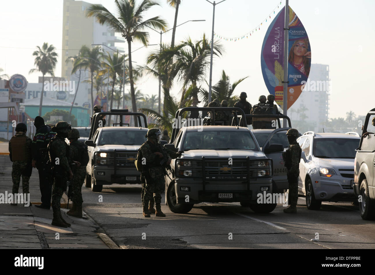 Sinaloa, Mexico. 22nd Feb, 2014. Soldiers of the Mexican Navy guard a street in Mazatlan, Sinaloa, Mexico, on Feb. 22, 2014. The head of Mexico's Sinaloa Cartel Joaquin Guzman Loera, alias as 'El Chapo Guzman' who is considered by the United States as one of the most powerful drug lords in the world, was captured by Mexican and U.S. authorities in Mexican territory, according to local press. © Juan Perez/Xinhua/Alamy Live News Stock Photo