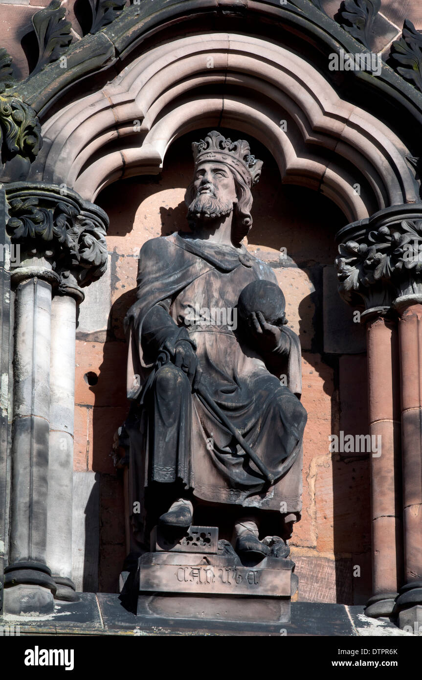 King canute statue hi-res stock photography and images - Alamy