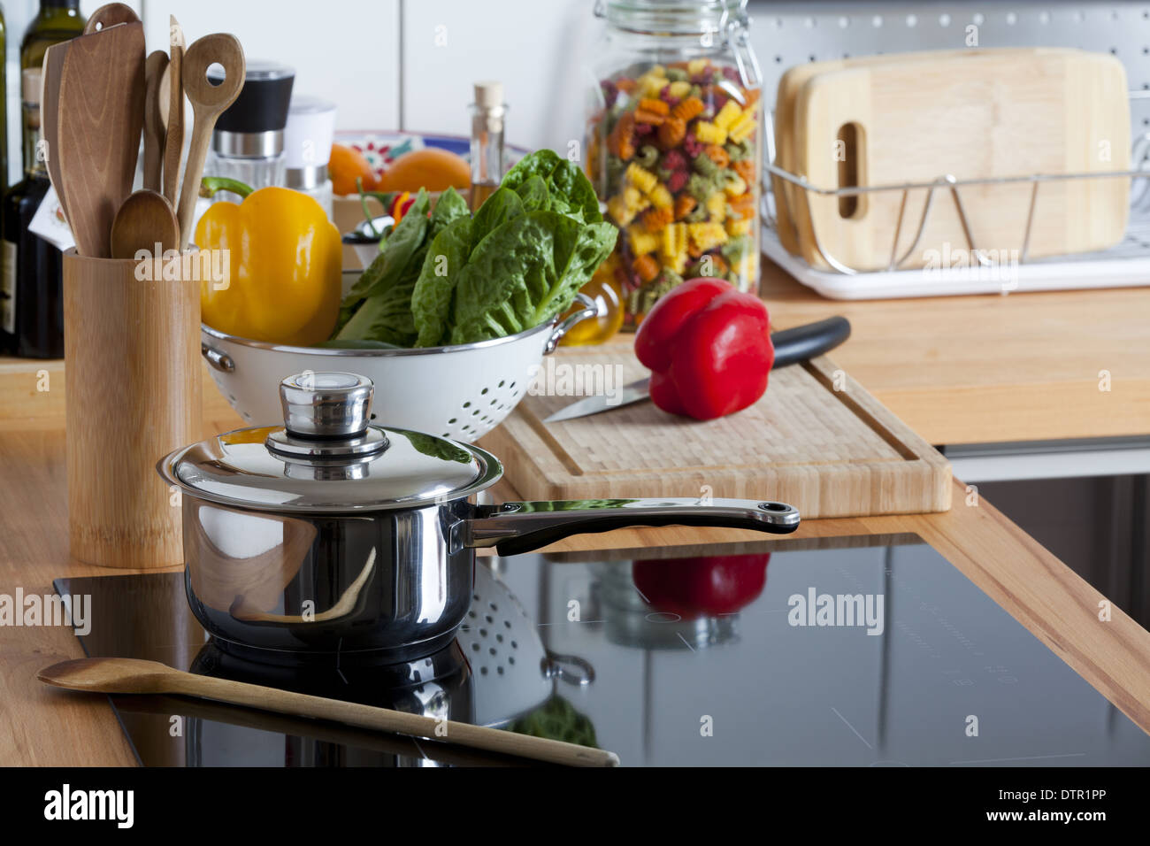 Ceramic hob hires stock photography and images Alamy