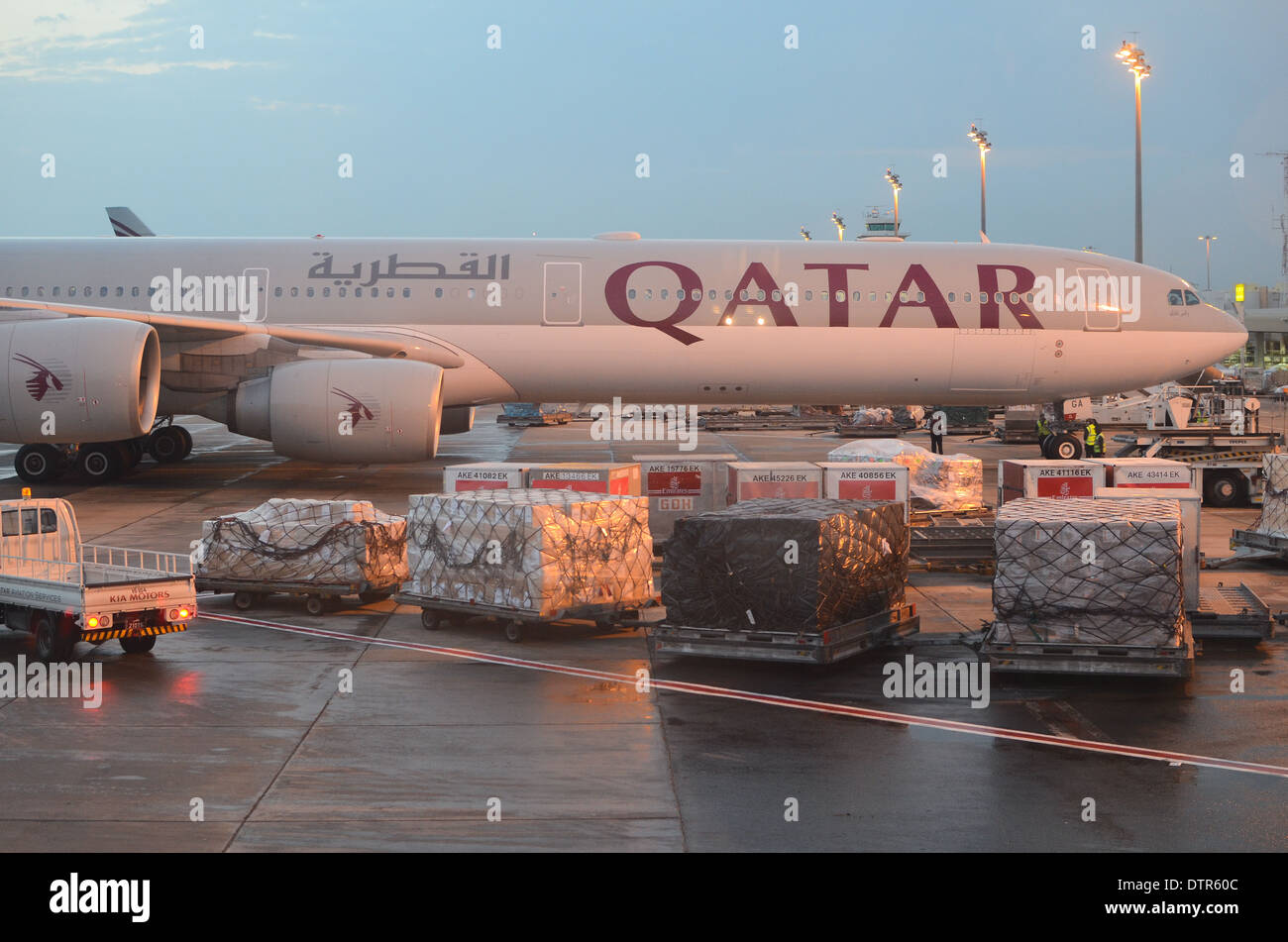 A Qatar Airways passenger plane Stock Photo Alamy