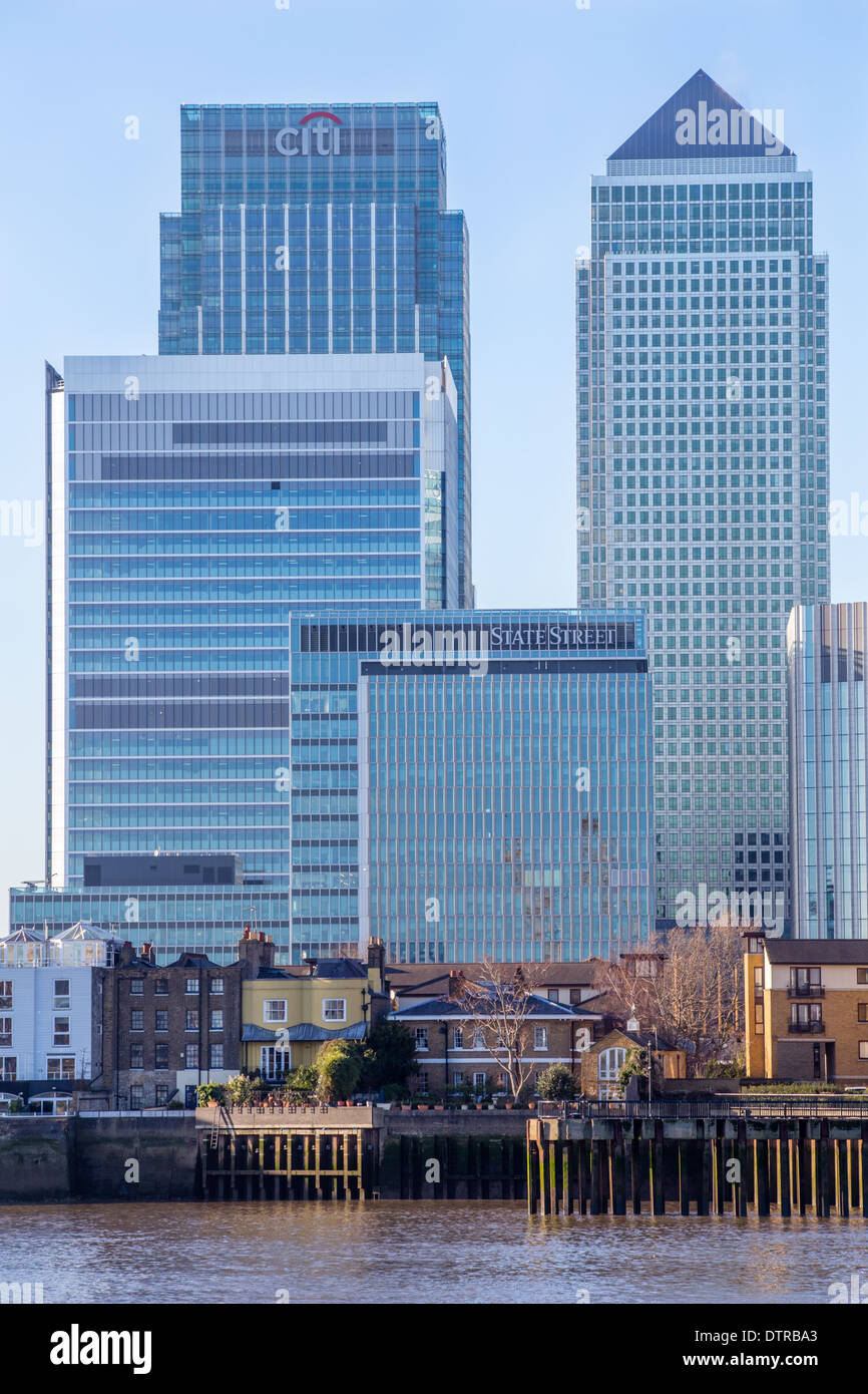 Canary Wharf and other skyscrapers on the Isle of Dogs, river Thames ...