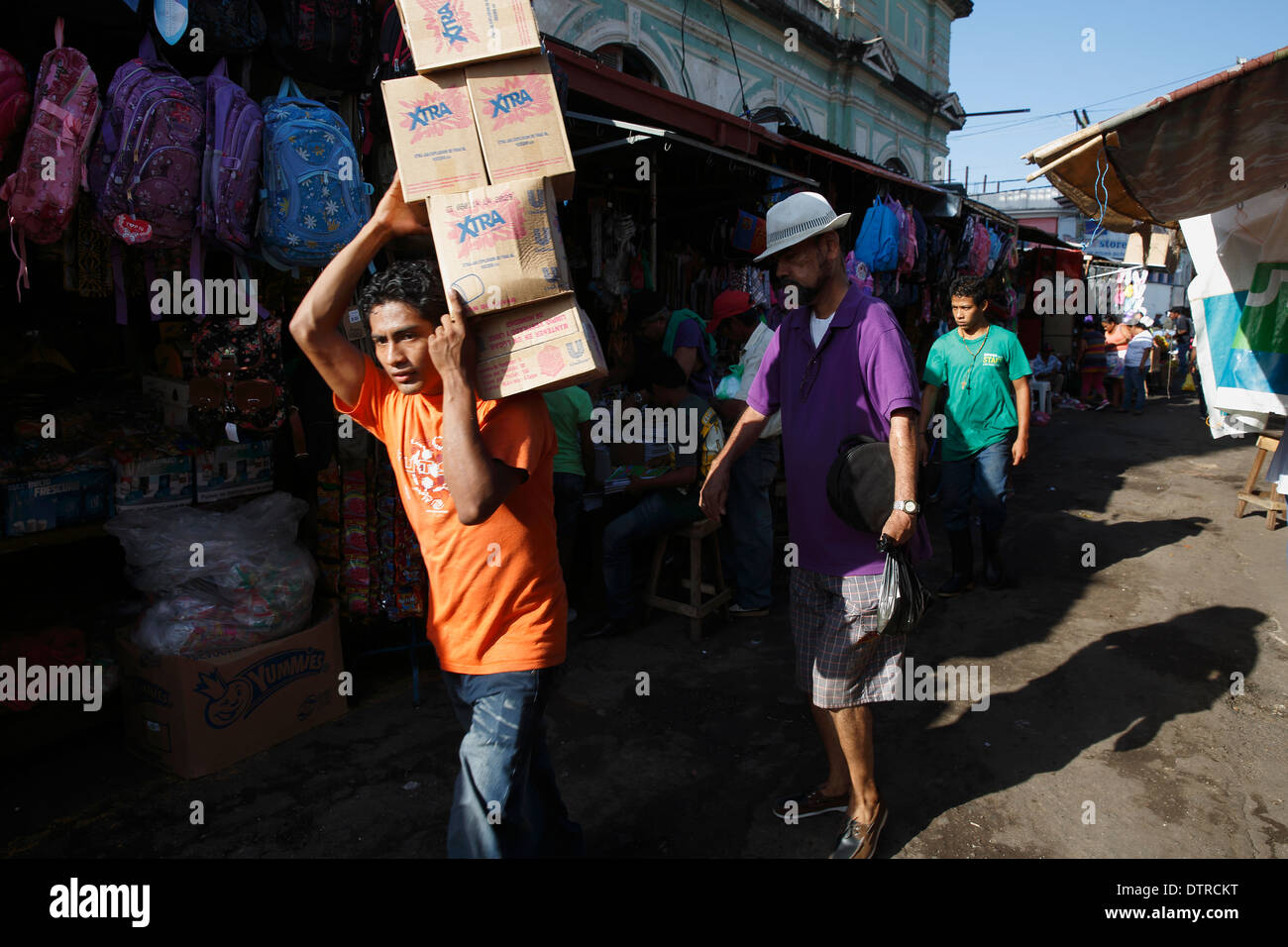 Man delivering boxes, Mercado Municipal, Granada, Nicaragua Stock Photo