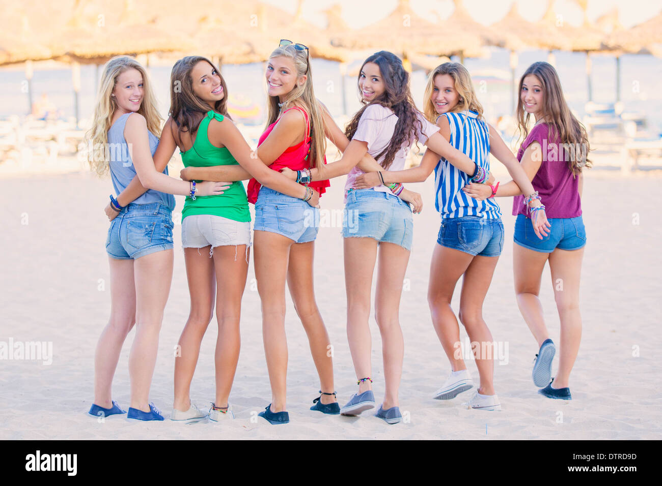 Group Of Teens At Beach On Summer Vacation Stock Photo Alamy   Group Of Teens At Beach On Summer Vacation DTRD9D 