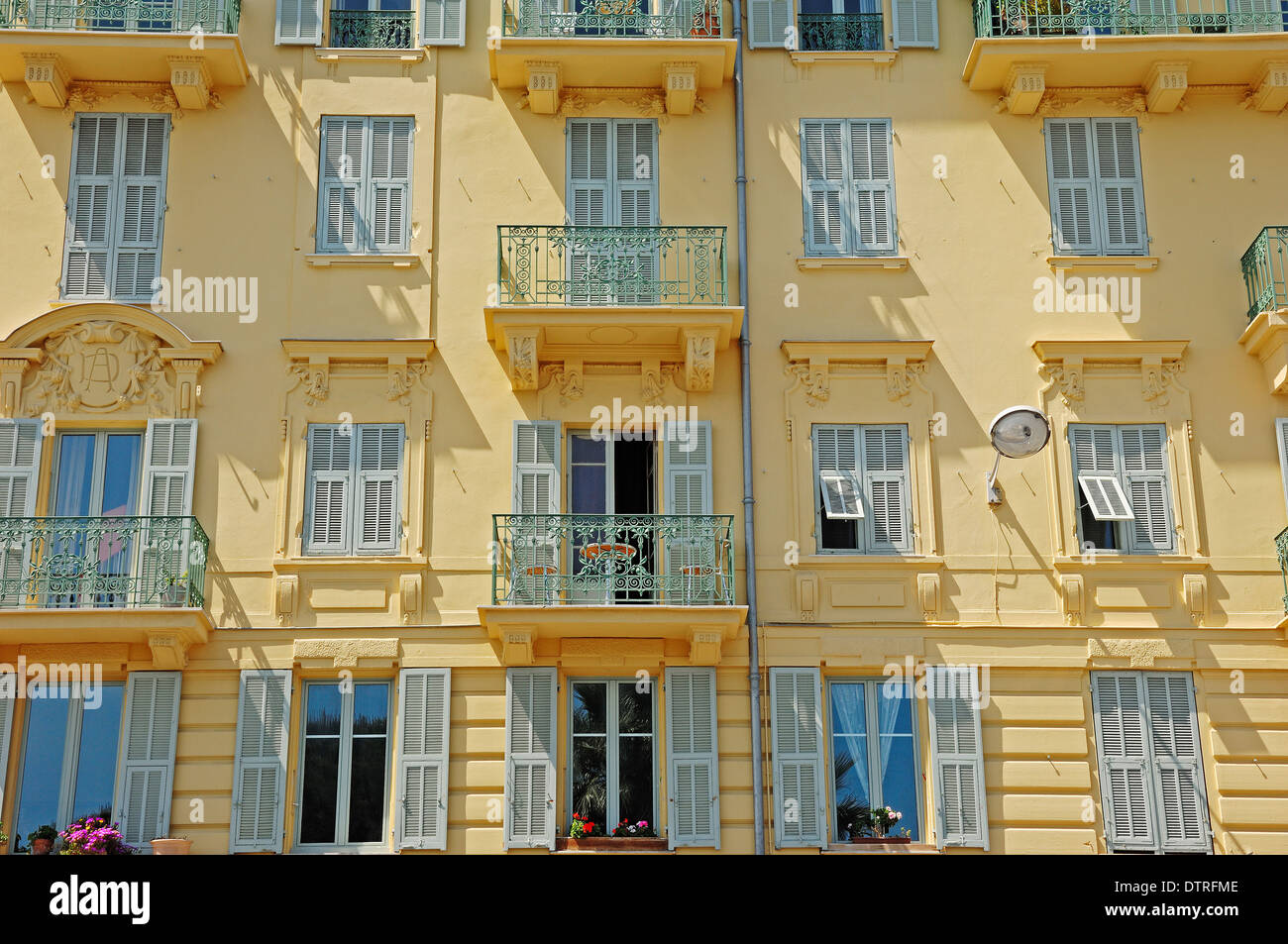 Suedfrankreich Querformat Reise Frankreich Europa Fassaden Haus