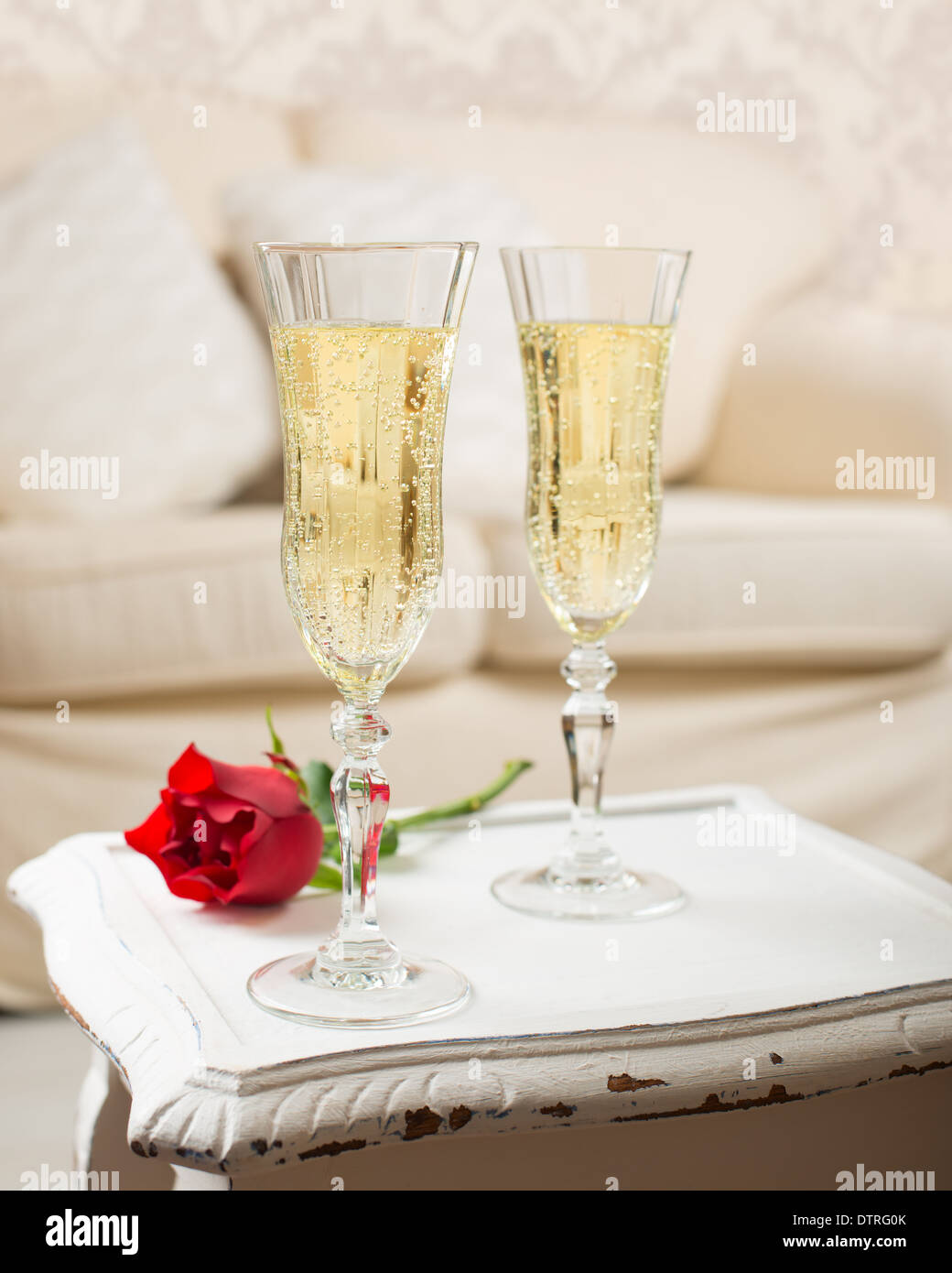 Champagne roses hi-res stock photography and images - Alamy
