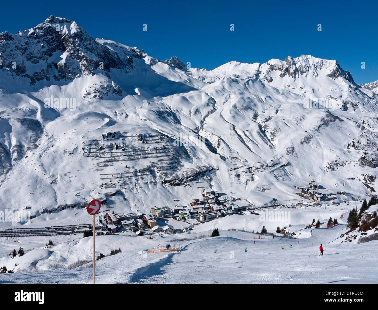 Ski run from Lech down to Zurs, part of the White Ring Circuit which also links Zug and Oberlech. Stock Photo