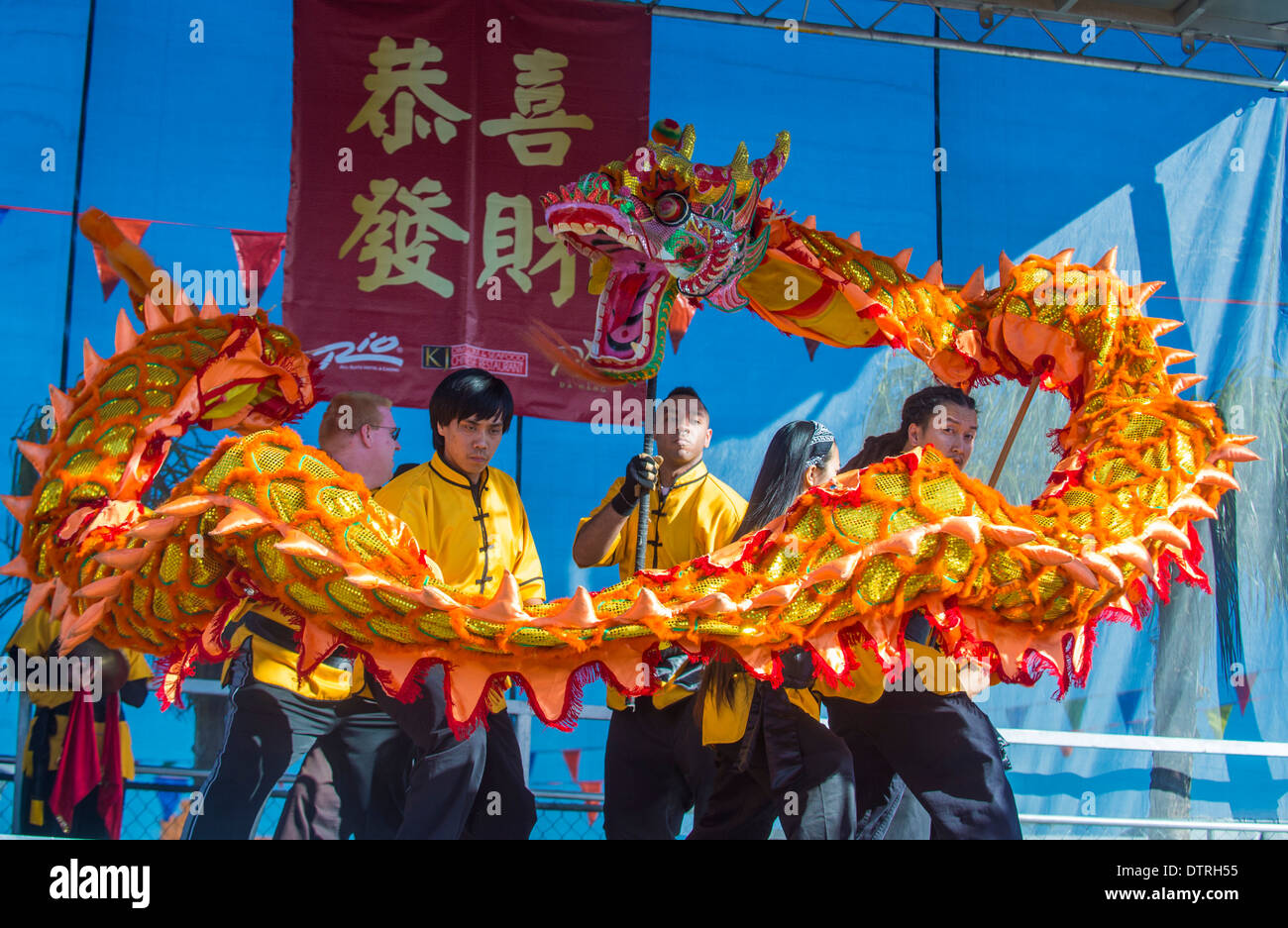 Dragon dance hi-res stock photography and images - Alamy