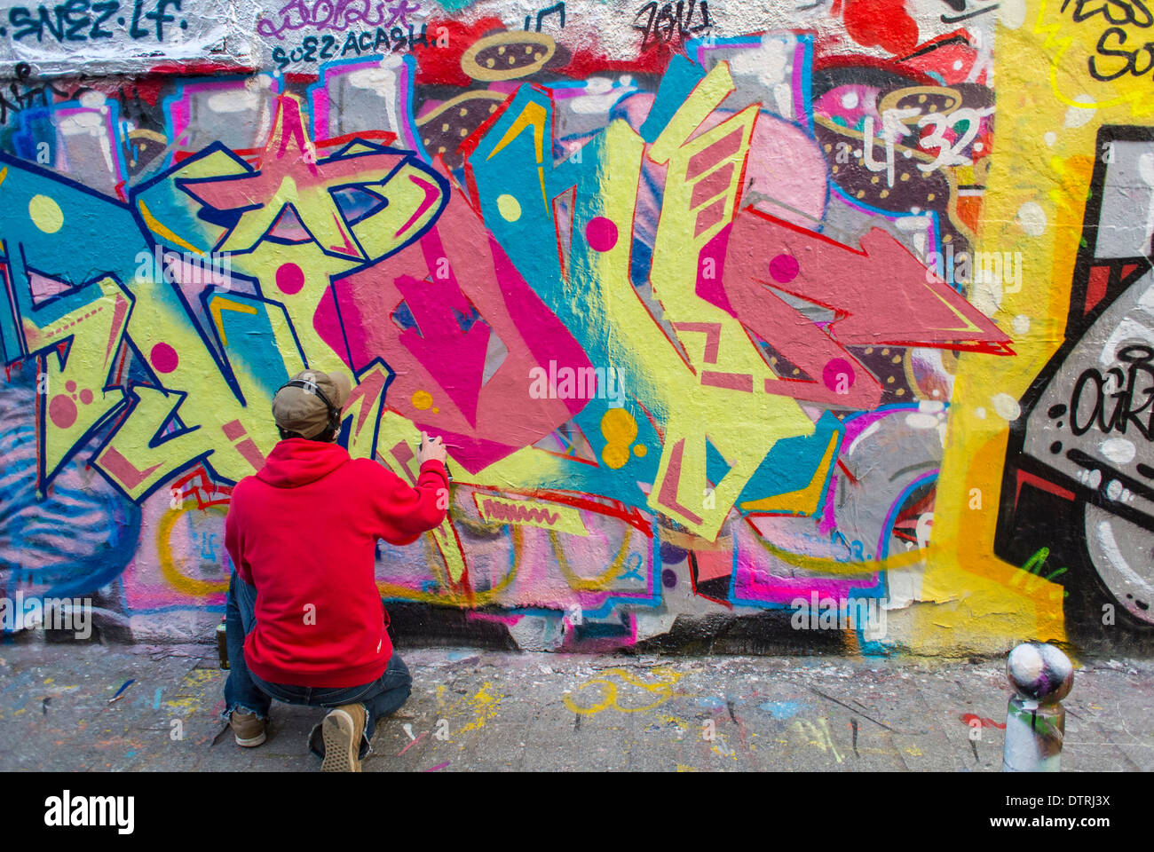 Paris, France., French Wall Art, Graffitti Artist Painting Illustration ...
