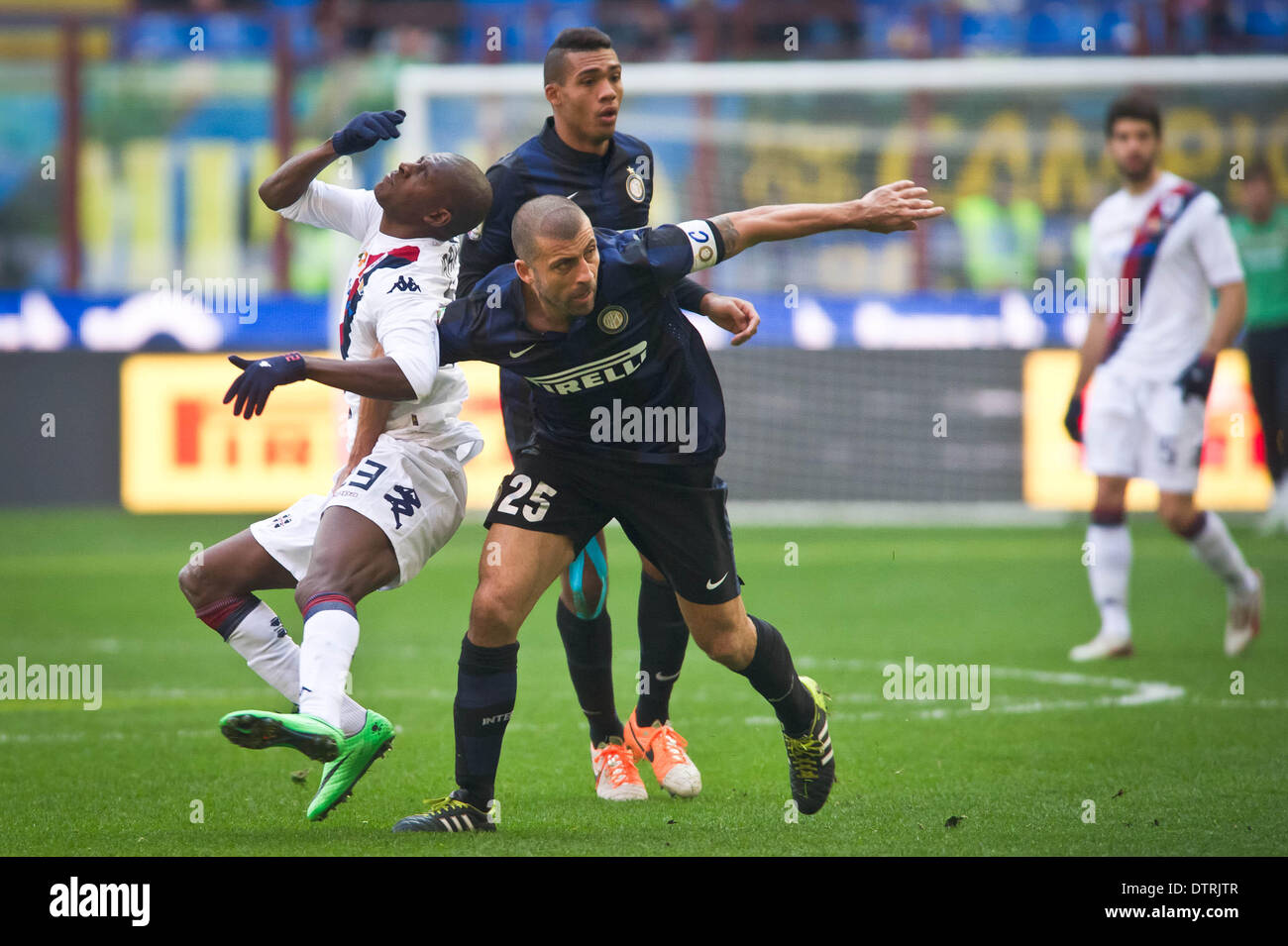 Milan, Italy. 23rd Feb, 2014. Ibarbo (Cagliari) and Walter Samuel (Inter) during the Serie A match between Inter vs Cagliari, on February 23, 2014. Photo: Adamo Di Loreto/NurPhoto Credit:  Adamo Di Loreto/NurPhoto/ZUMAPRESS.com/Alamy Live News Stock Photo